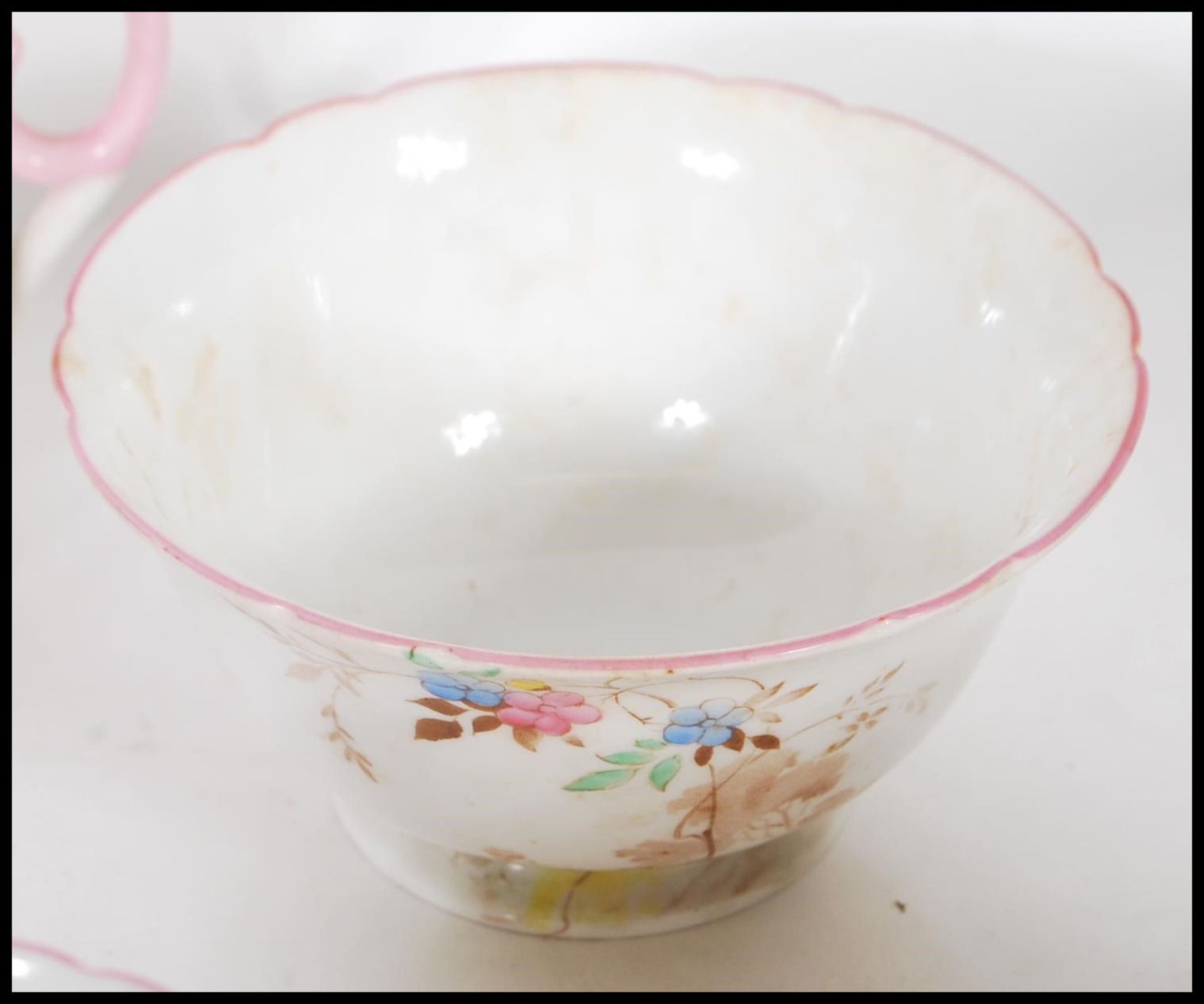 An early 20th Century Shelley coffee service having pink and blue floral sprays with butterflies and - Bild 6 aus 11