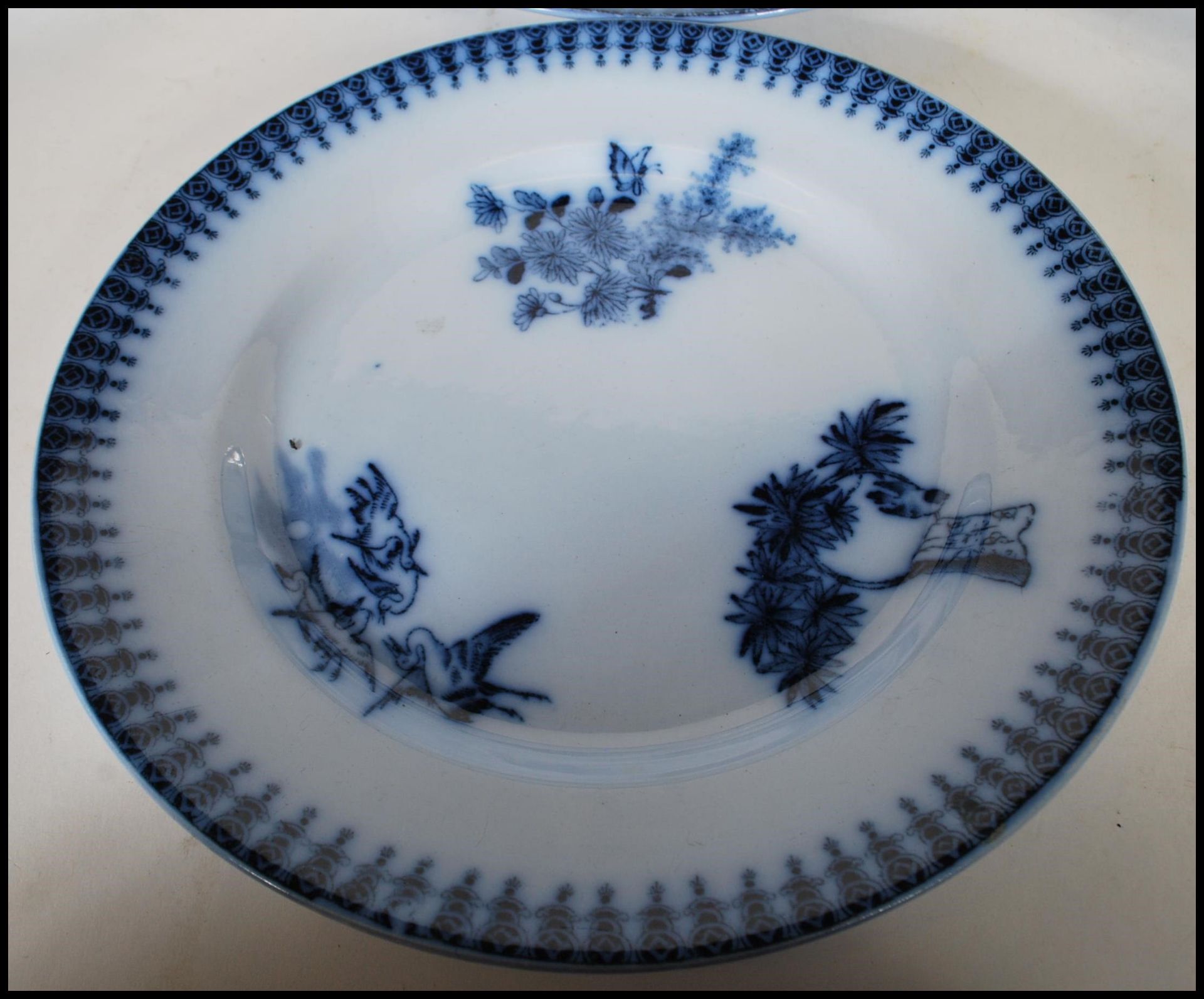 A matching set of seven early 20th Century blue and white dinner plates having blue pattern - Bild 8 aus 9