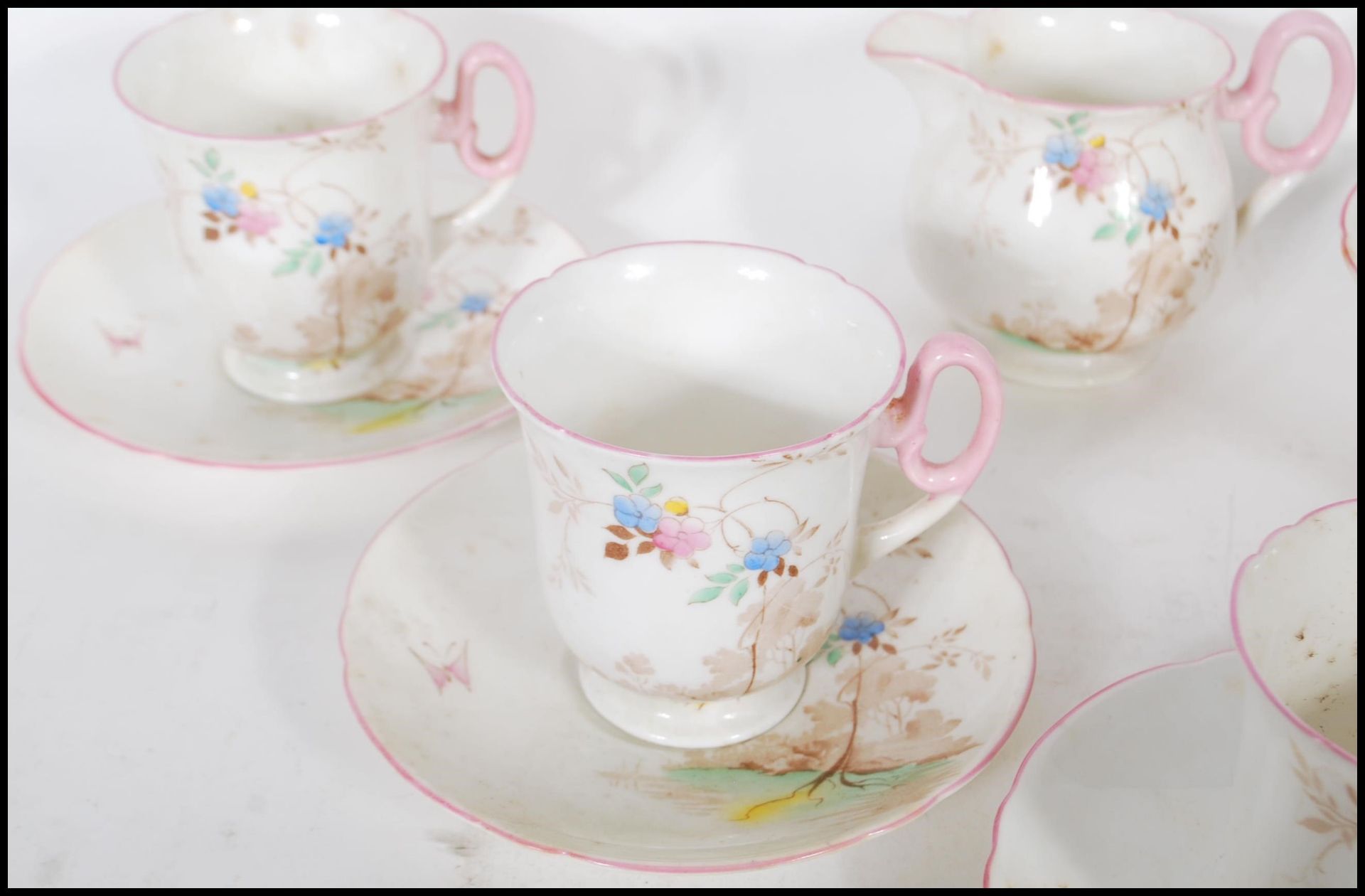 An early 20th Century Shelley coffee service having pink and blue floral sprays with butterflies and - Bild 4 aus 11