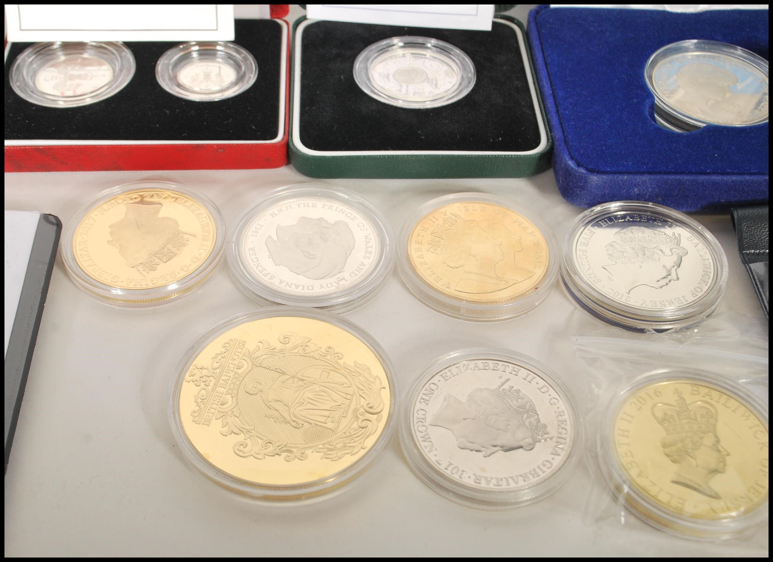 A collection of commemorative coins and silver proof coins to include D-Day £5 Coin Presentation - Image 5 of 9
