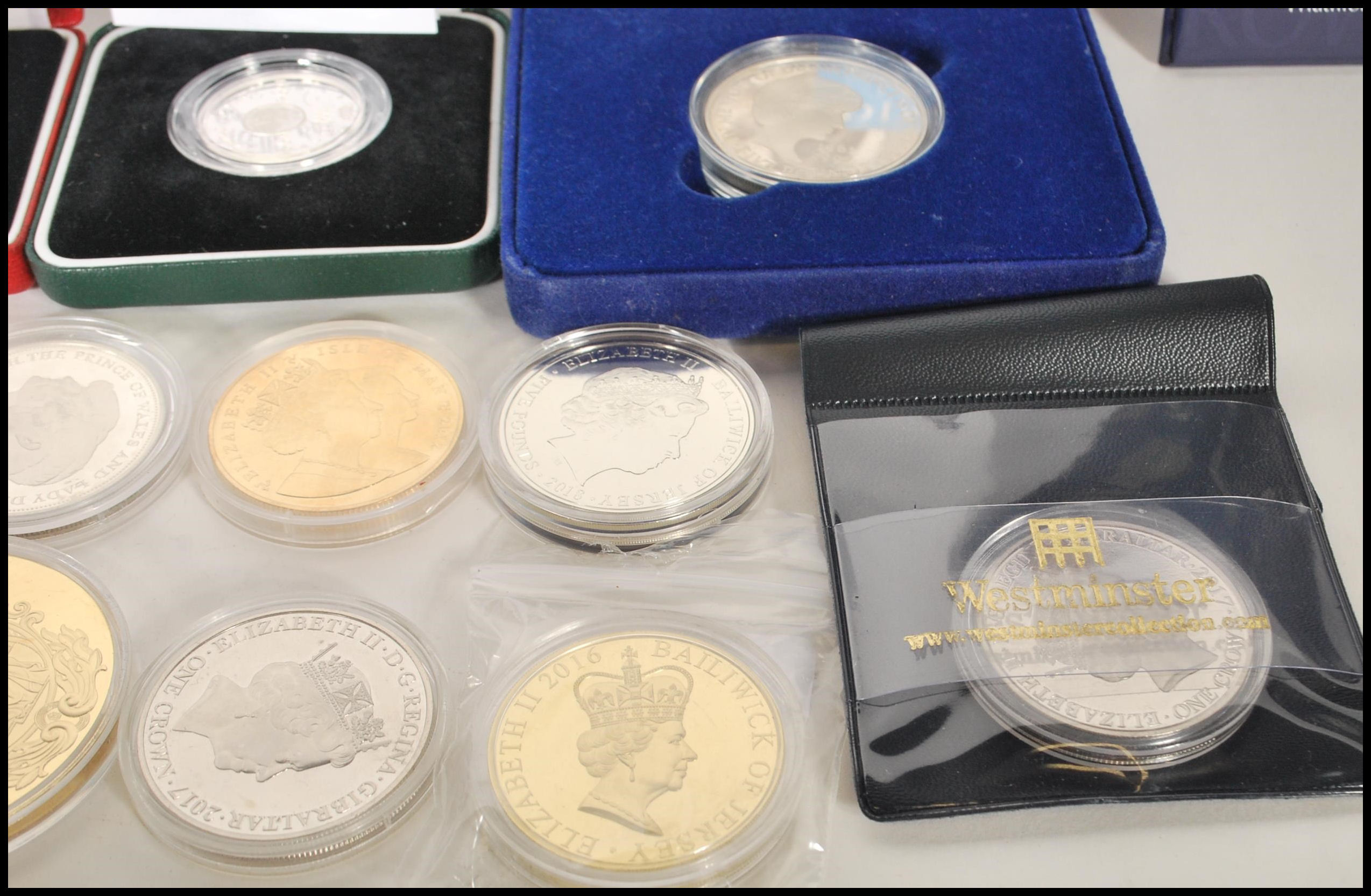 A collection of commemorative coins and silver proof coins to include D-Day £5 Coin Presentation - Image 6 of 9