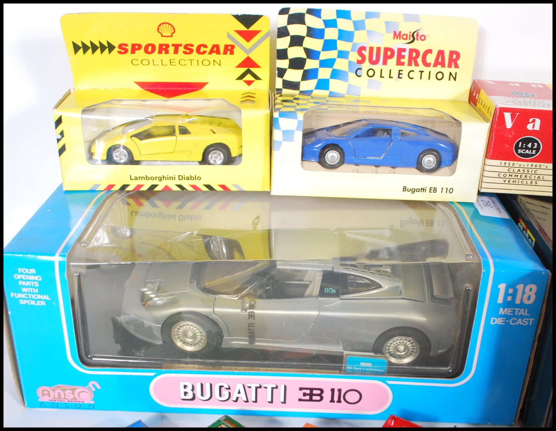 A collection of cars to include diecast 1:18 scale Burago  Ferrari 350, Bugatti 3B110, smaller scale - Bild 11 aus 11