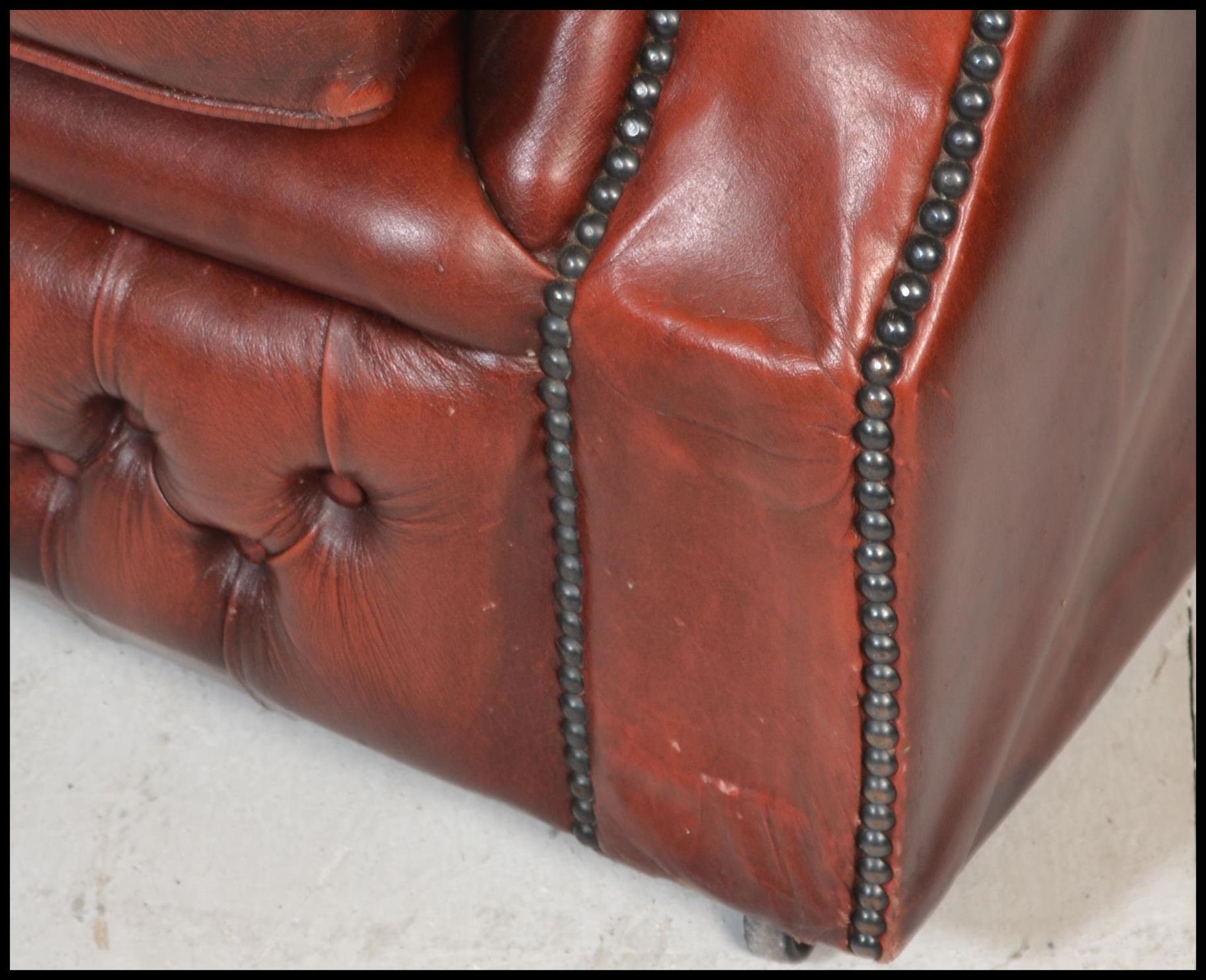 A 20th century Oxblood leather chesterfield button - Bild 4 aus 6