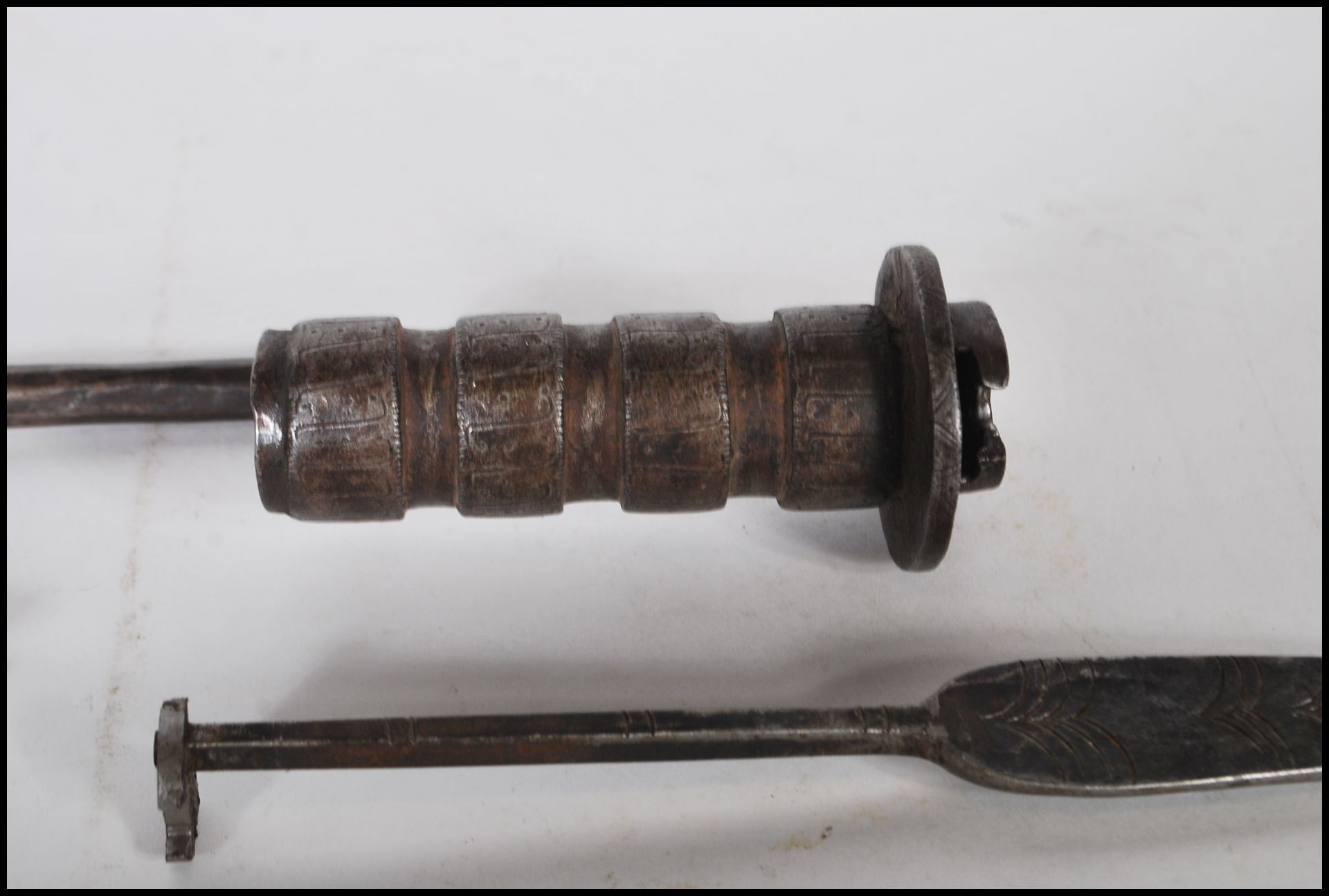An unusual  antique large Pitari chest iron bolt lock. Collected by the vendors family when based in - Bild 4 aus 10