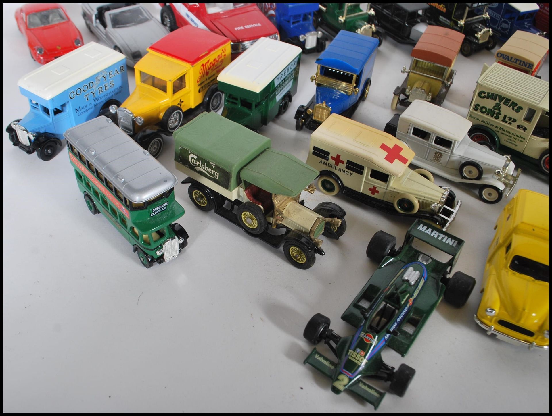 A COLLECTION OF UNBOXED DIECAST MODEL VEHICLES - Bild 8 aus 12