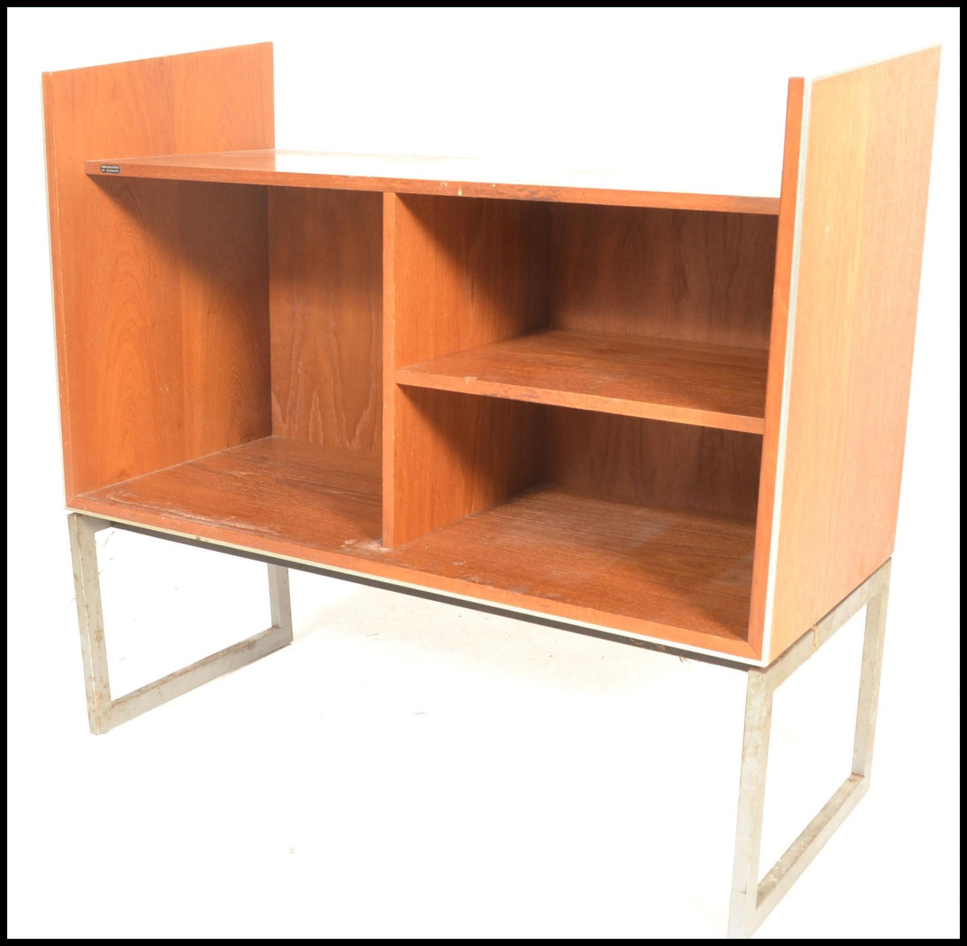 A  mid century retro teak wood and tubular metal Bang & Olufsun hi - fi stand. The believed B&O - Bild 4 aus 5