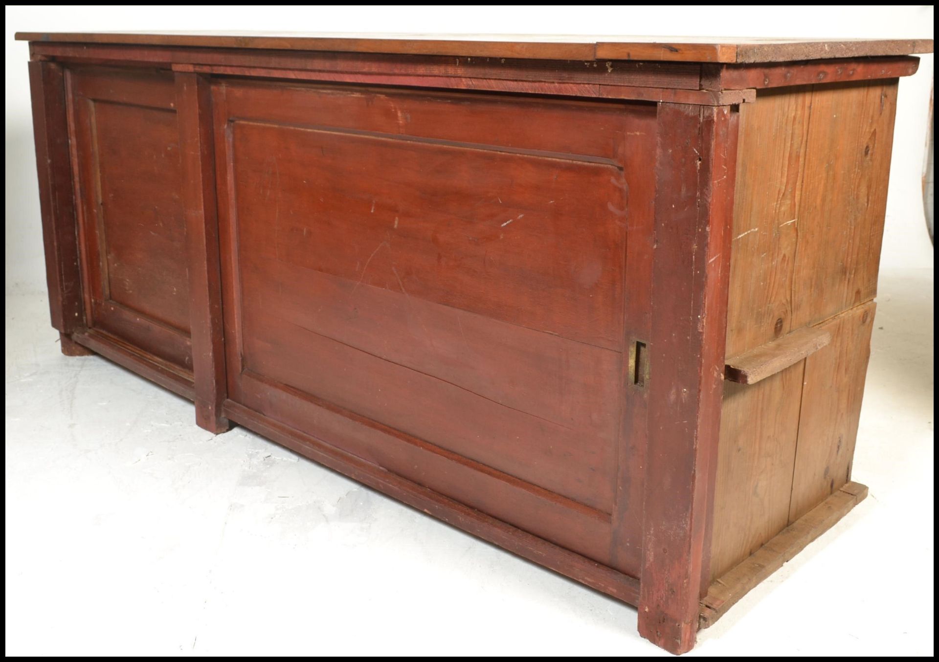 An unusual large outdoor bar / counter ( shop display ? ) having been constructed from a 19th - Bild 5 aus 5