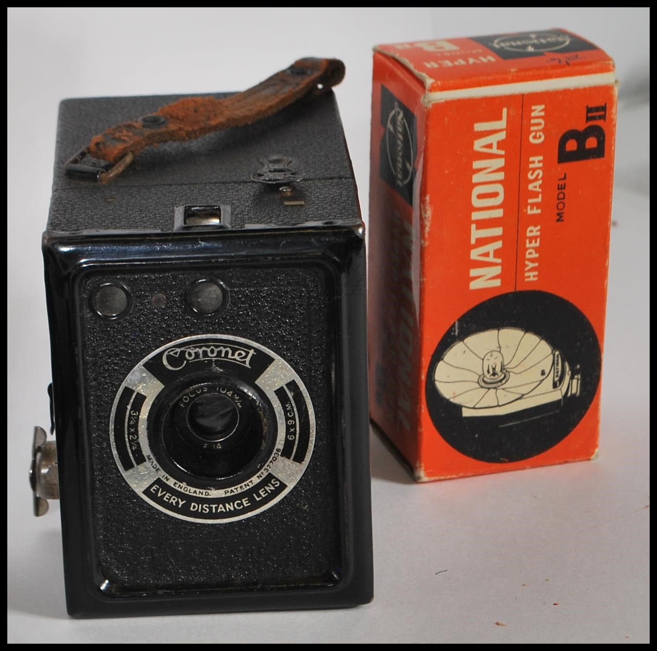 A collection of vintage film cameras to include a Praktica B100 film camera, an Olympus Quick - Image 7 of 8