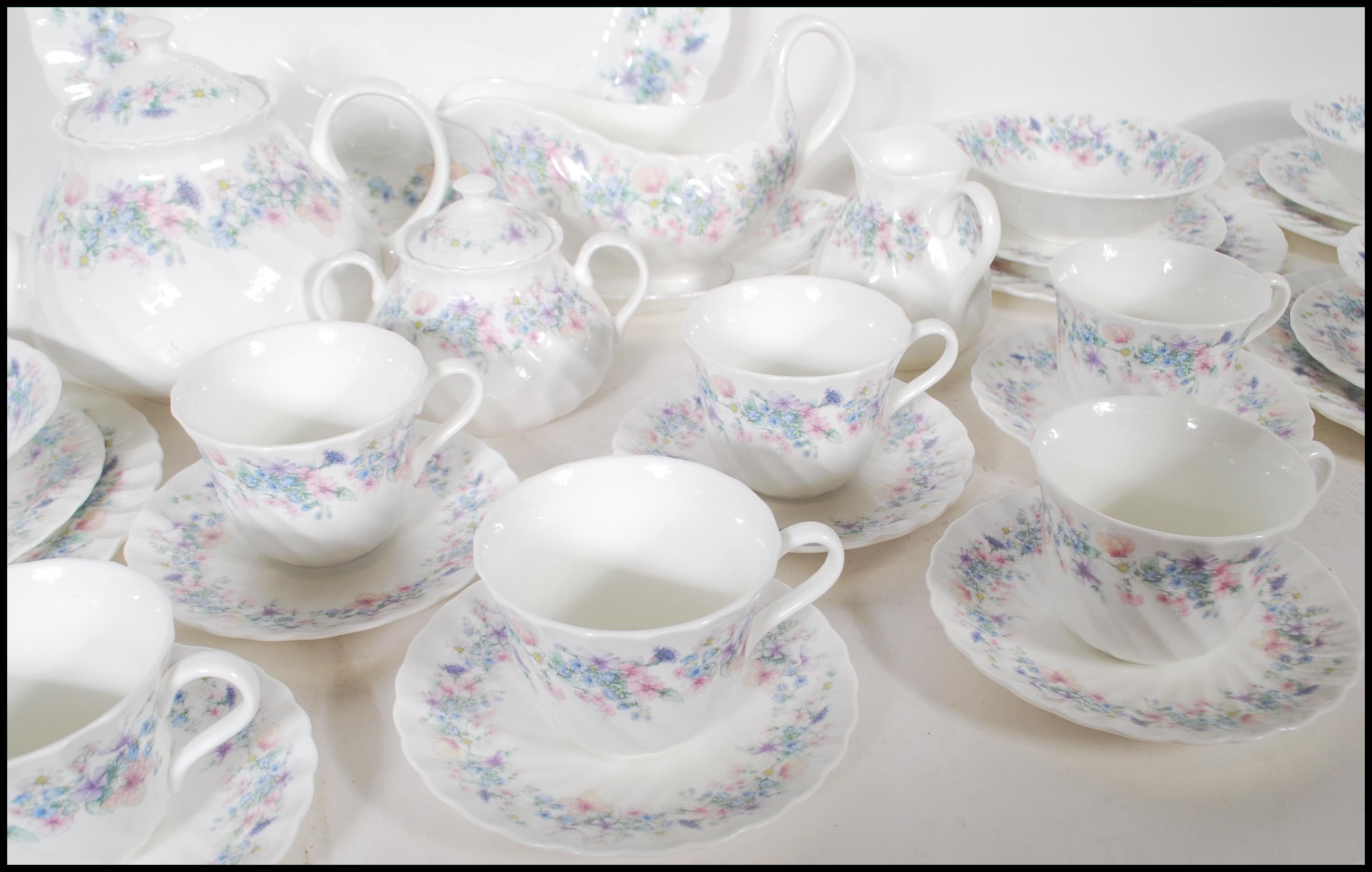 A vintage Wedgwood china tea / dinner service in the Angela pattern to include dinner plates, side - Image 7 of 11