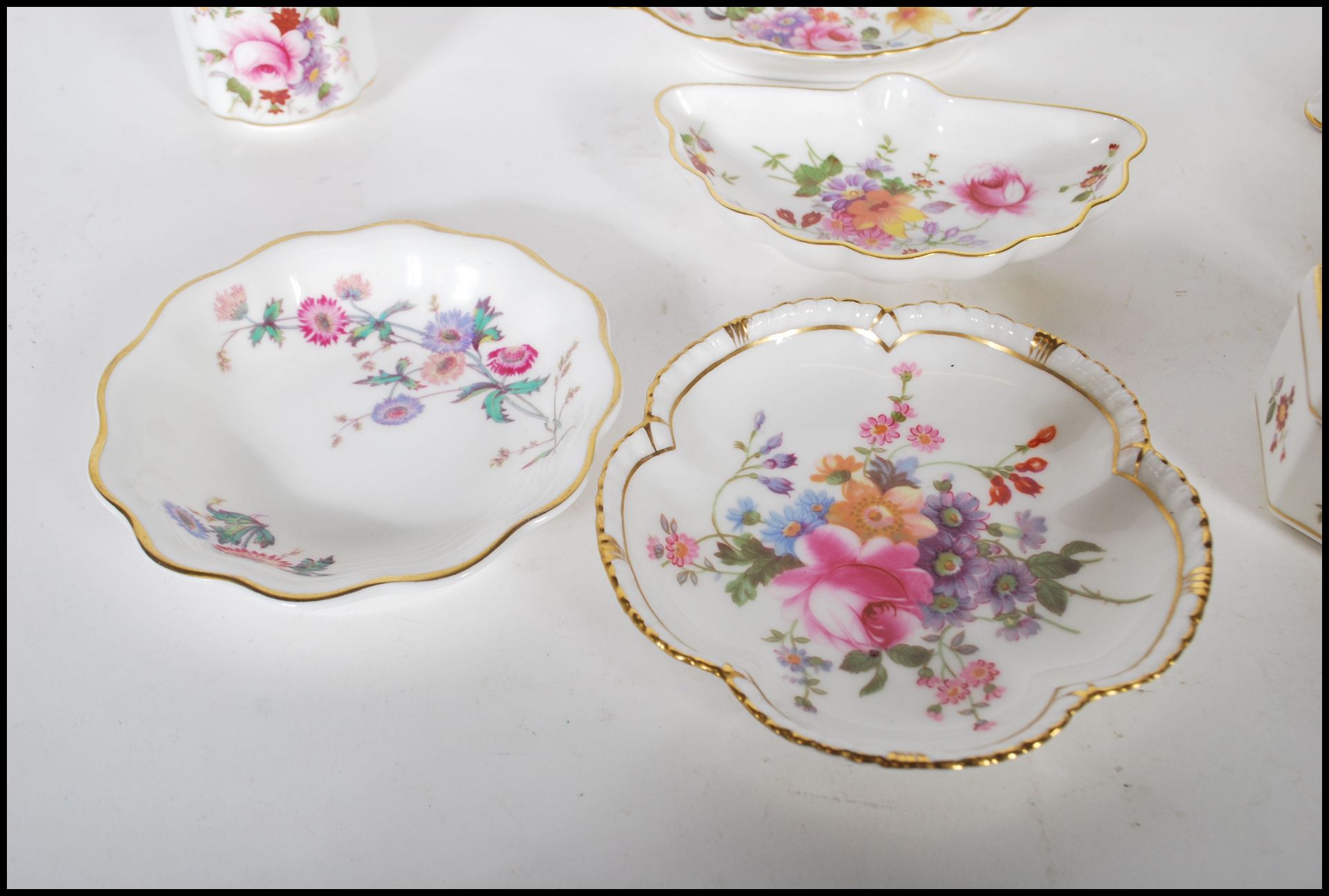 A collection of fourteen pieces of bone china by Royal Crown Derby, all decorated with fauna and - Bild 3 aus 8