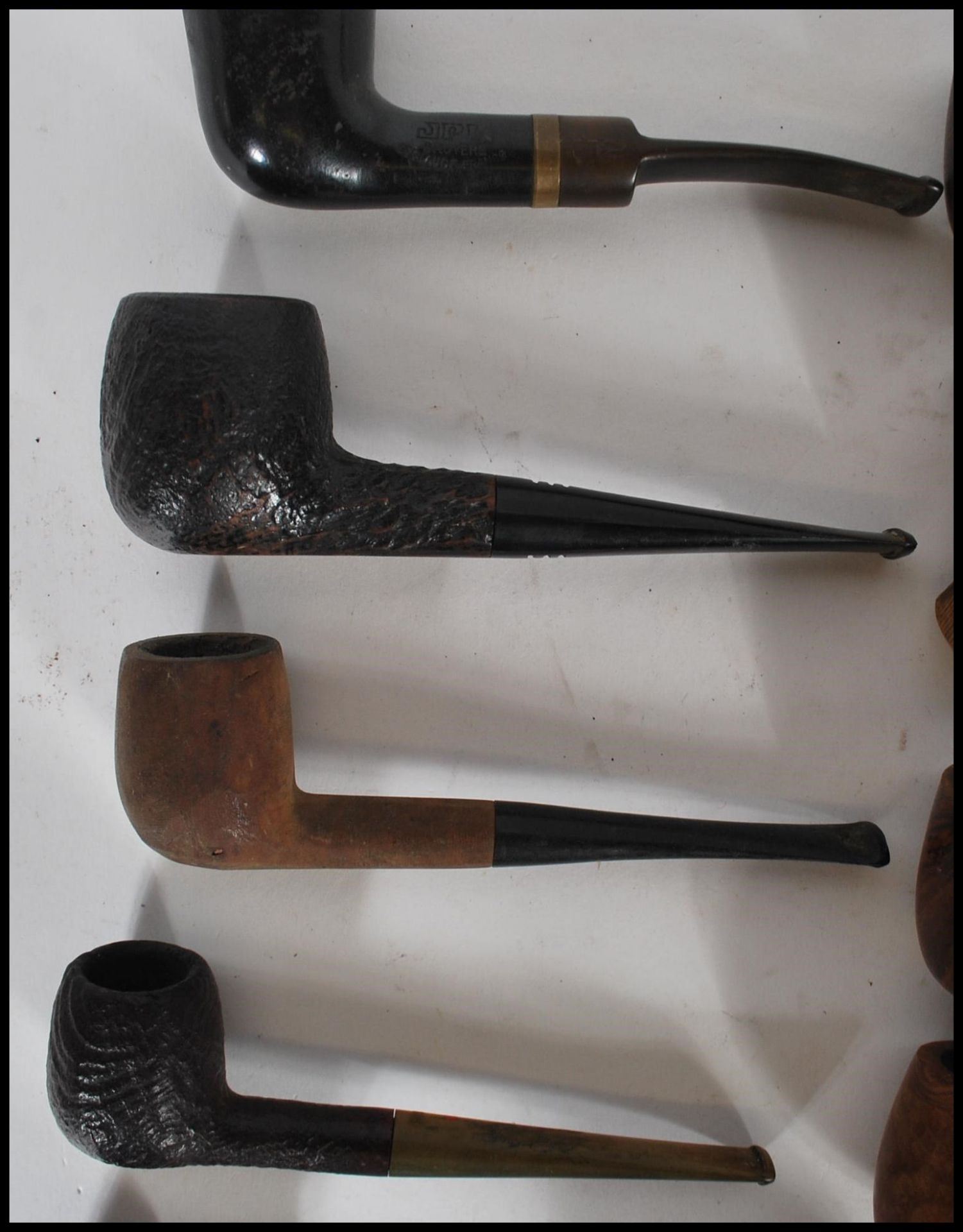 A good collection of vintage smoking tobacco pipes to include a leather case example having a - Bild 3 aus 7