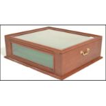 A 20th Century mahogany cased table top shop display jewellery / collectables cabinet case having