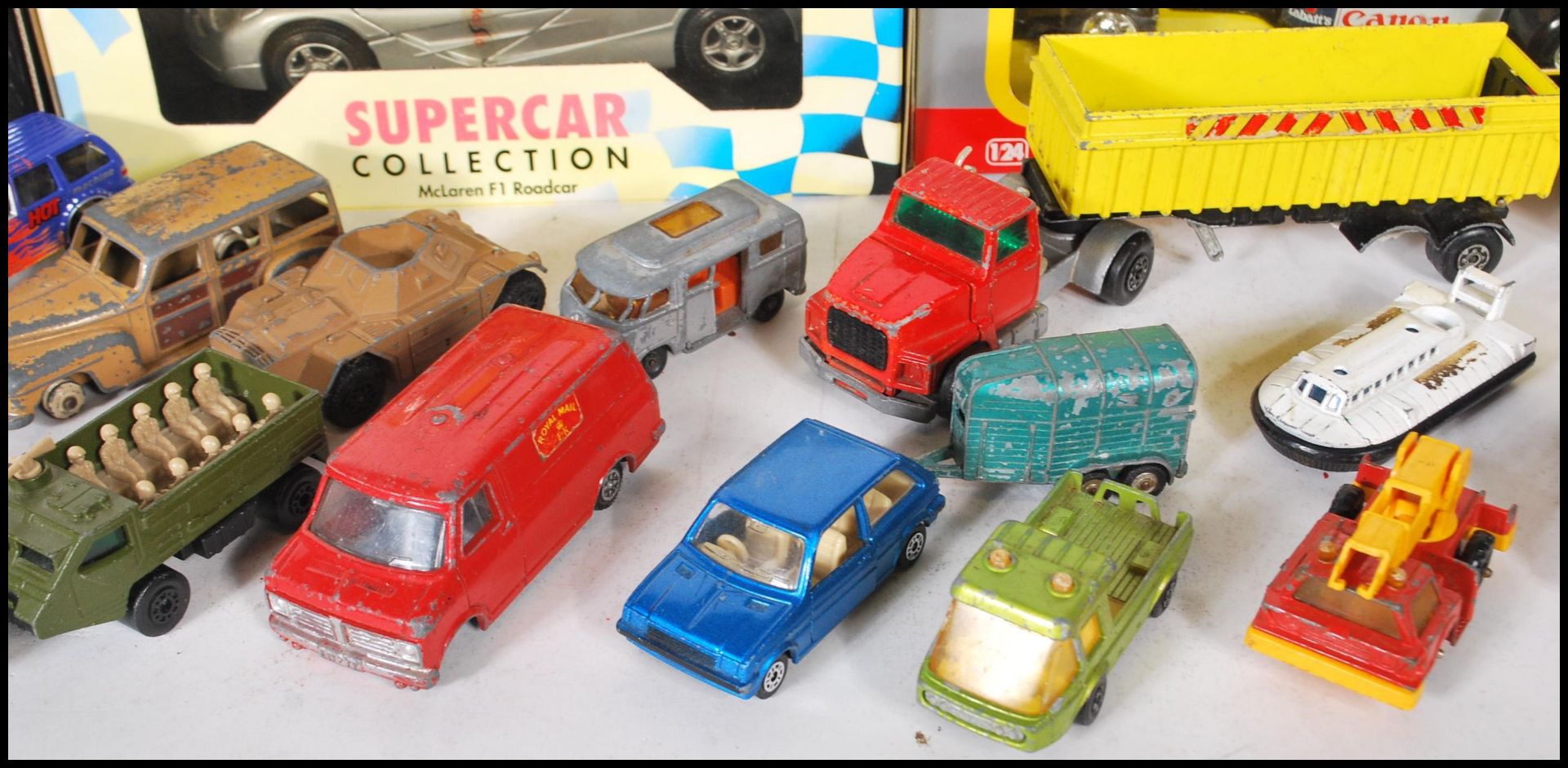 A collection of cars to include diecast 1:18 scale Burago  Ferrari 350, Bugatti 3B110, smaller scale - Bild 6 aus 11