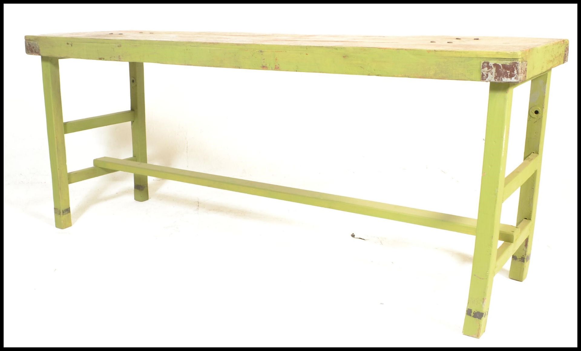 A retro 19th century shabby chic scullery table / dining table in pine being painted green.  Planked - Bild 4 aus 4