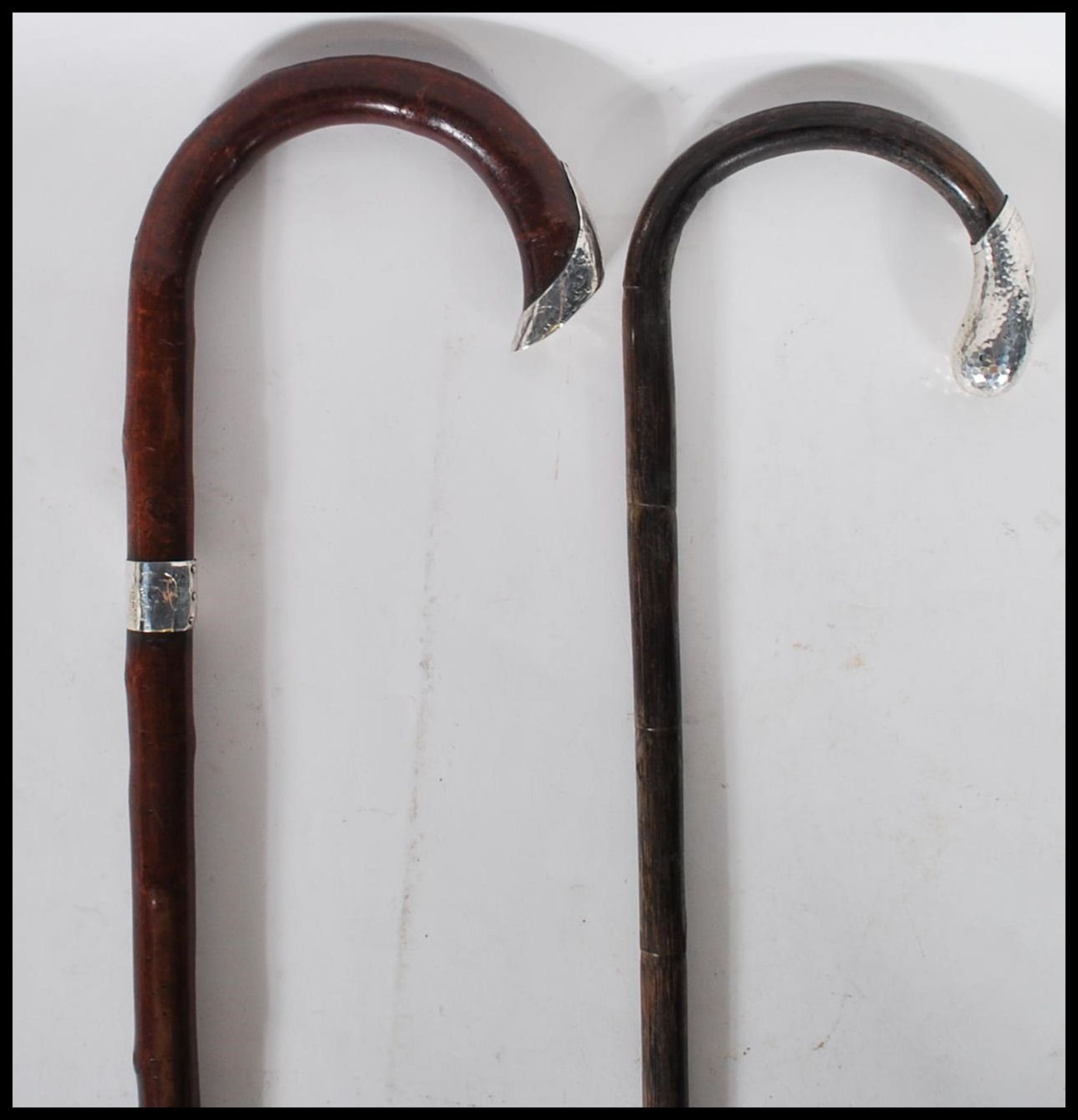 Two 20th Century walking stick canes to include a bamboo walking stick with a crook handle with a - Bild 2 aus 8