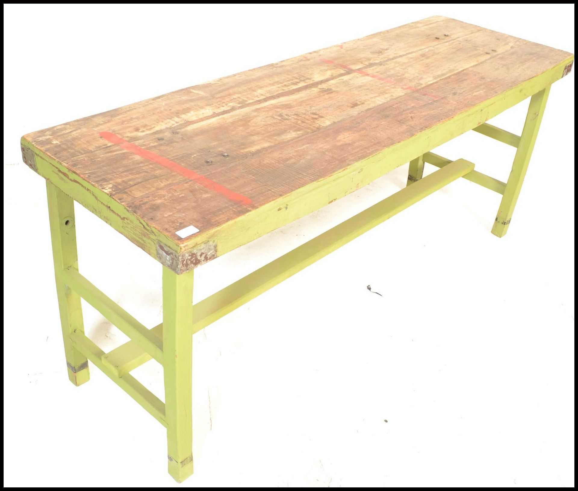 A retro 19th century shabby chic scullery table / dining table in pine being painted green.  Planked - Bild 2 aus 4