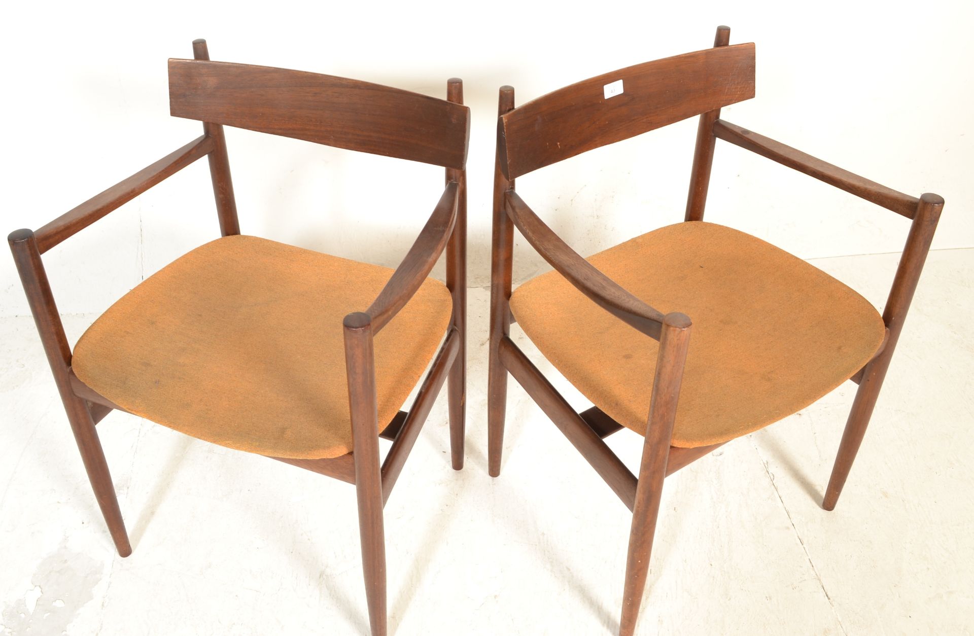 MANNER OF ARNE VODDER - PAIR OF DANISH TEAK CARVER - Bild 2 aus 4