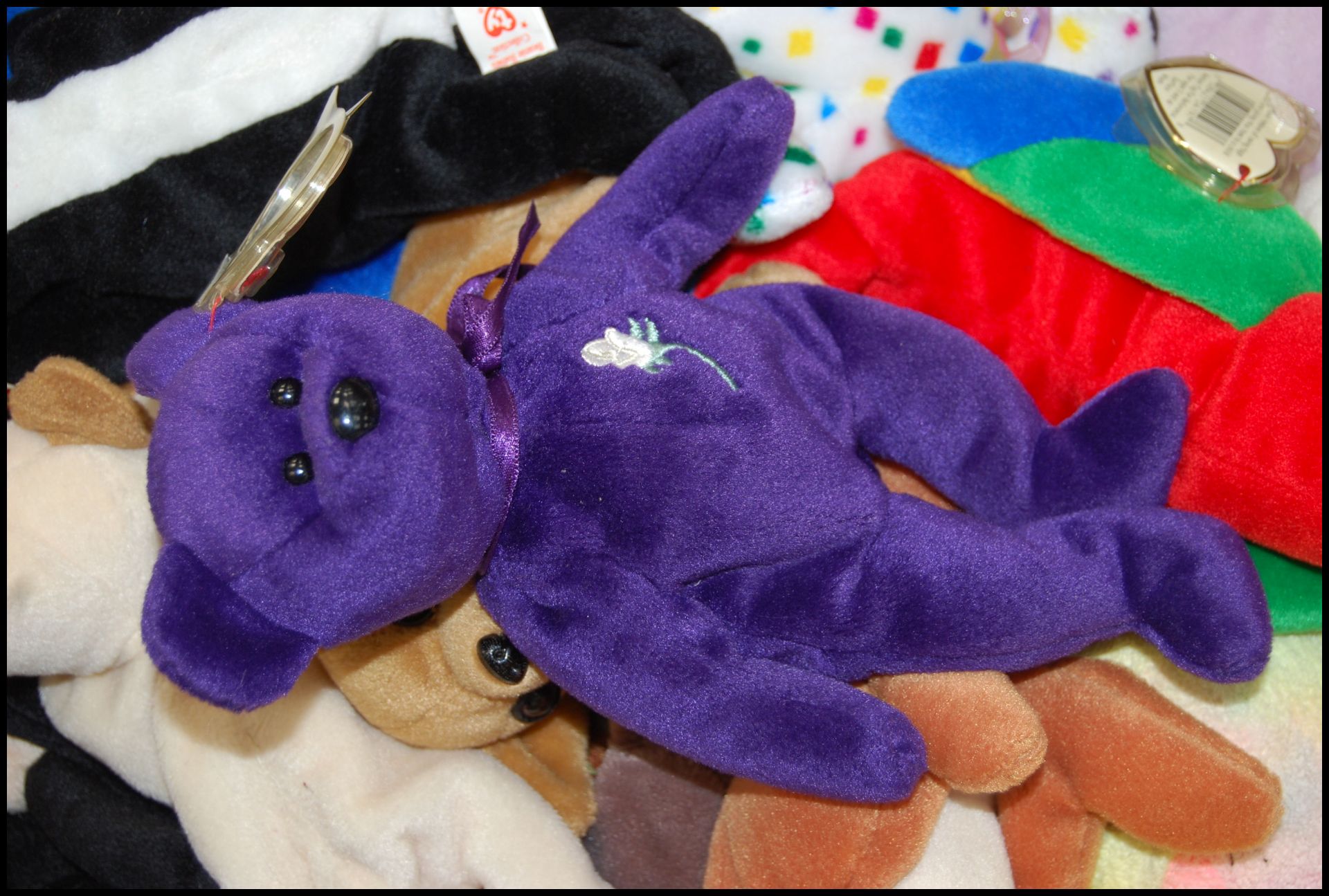 A LARGE private collection of approx x500 TY Beanie Babies / Beanie teddy bears. Includes animals - Bild 7 aus 8