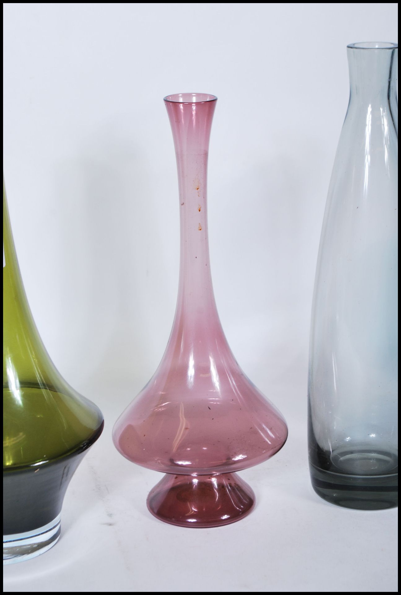 A selection of vintage retro 20th Century coloured studio glass vases of various forms to include - Bild 4 aus 10