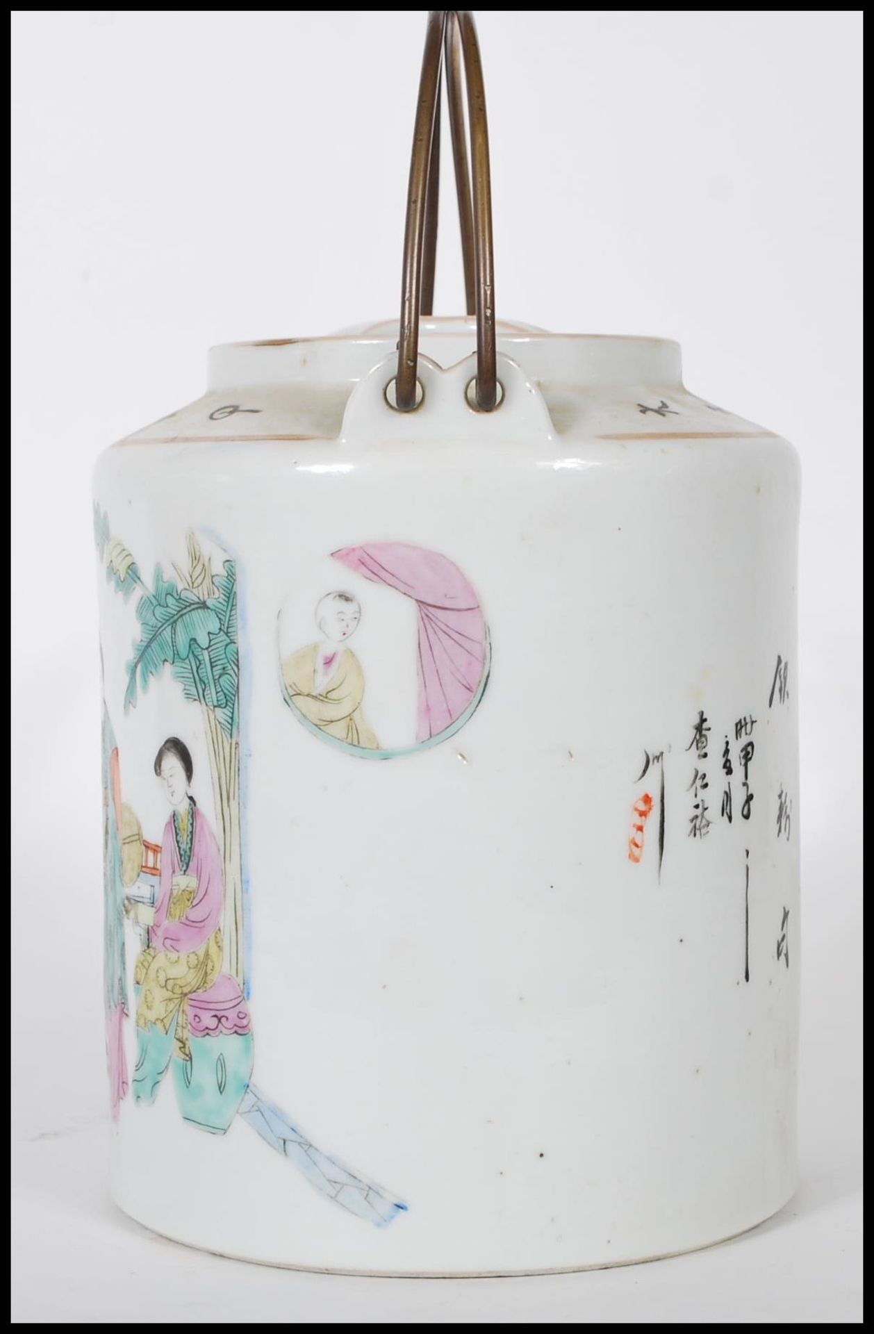 A 19th Century Chinese ceramic teapot of cylindrical form being hand painted with a domestic scene - Bild 4 aus 8