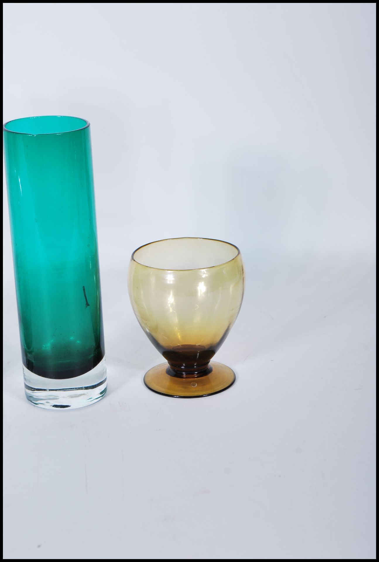 A selection of vintage retro 20th Century coloured studio glass vases of various forms to include - Bild 8 aus 10