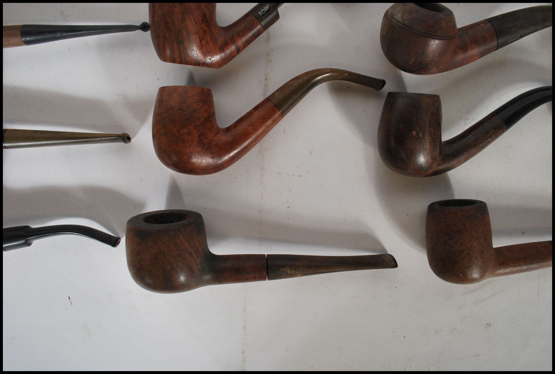 A good collection of vintage smoking tobacco pipes to include a leather case example having a - Bild 5 aus 7