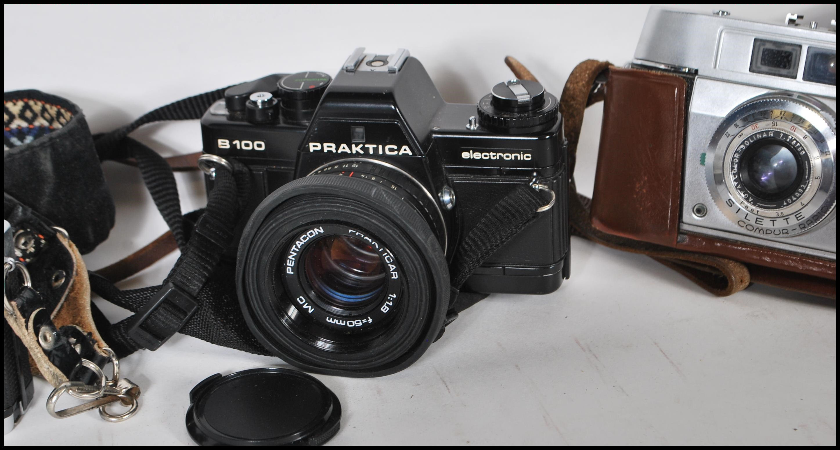 A collection of vintage film cameras to include a Praktica B100 film camera, an Olympus Quick - Image 4 of 8