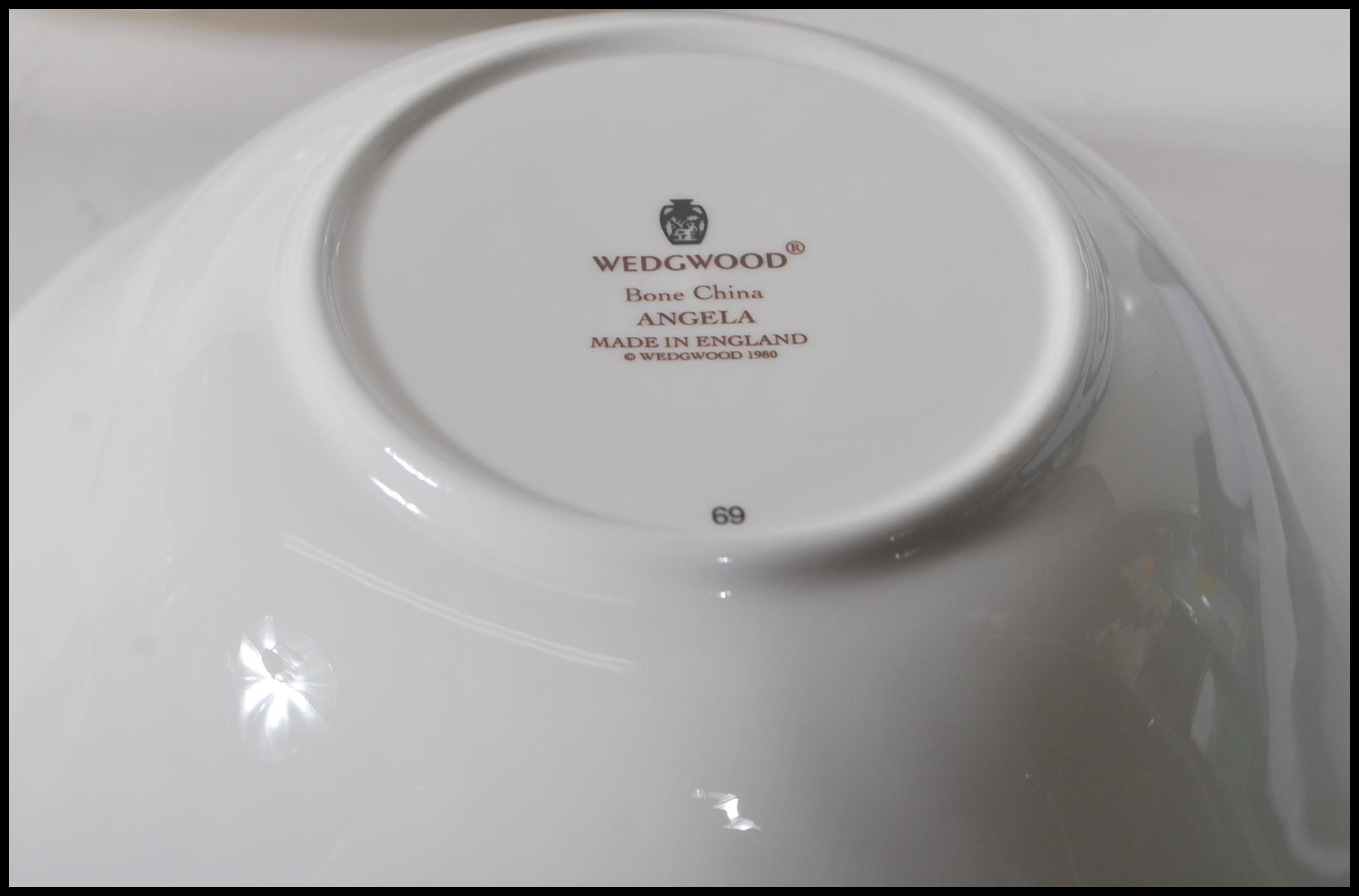 A vintage Wedgwood china tea / dinner service in the Angela pattern to include dinner plates, side - Image 11 of 11