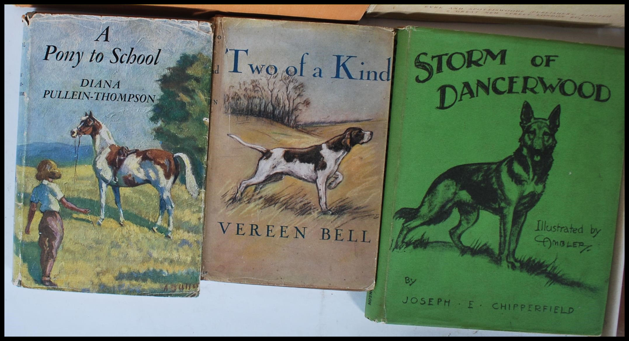 A collection of horse / equestrian related vintage 20th Century books to include A Pony To School by - Image 4 of 5