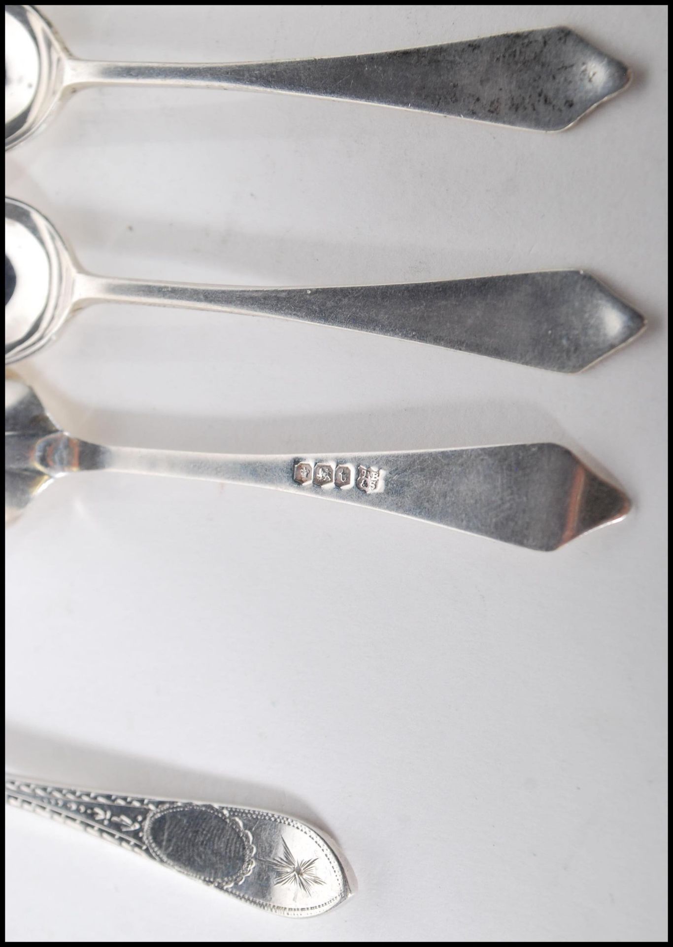 A collection of silver teaspoons all being hallmarked to include a set of Sheffield hallmarked - Bild 8 aus 10