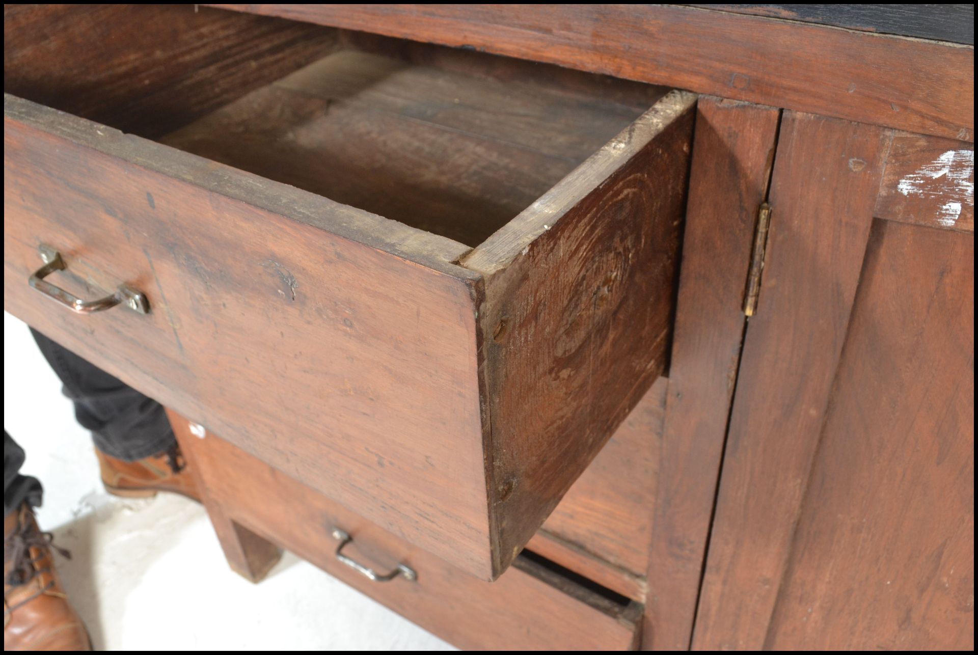 A pair of unusual 20th century hardwood sideboard cabinets of hardwood construction being raised - Bild 17 aus 17