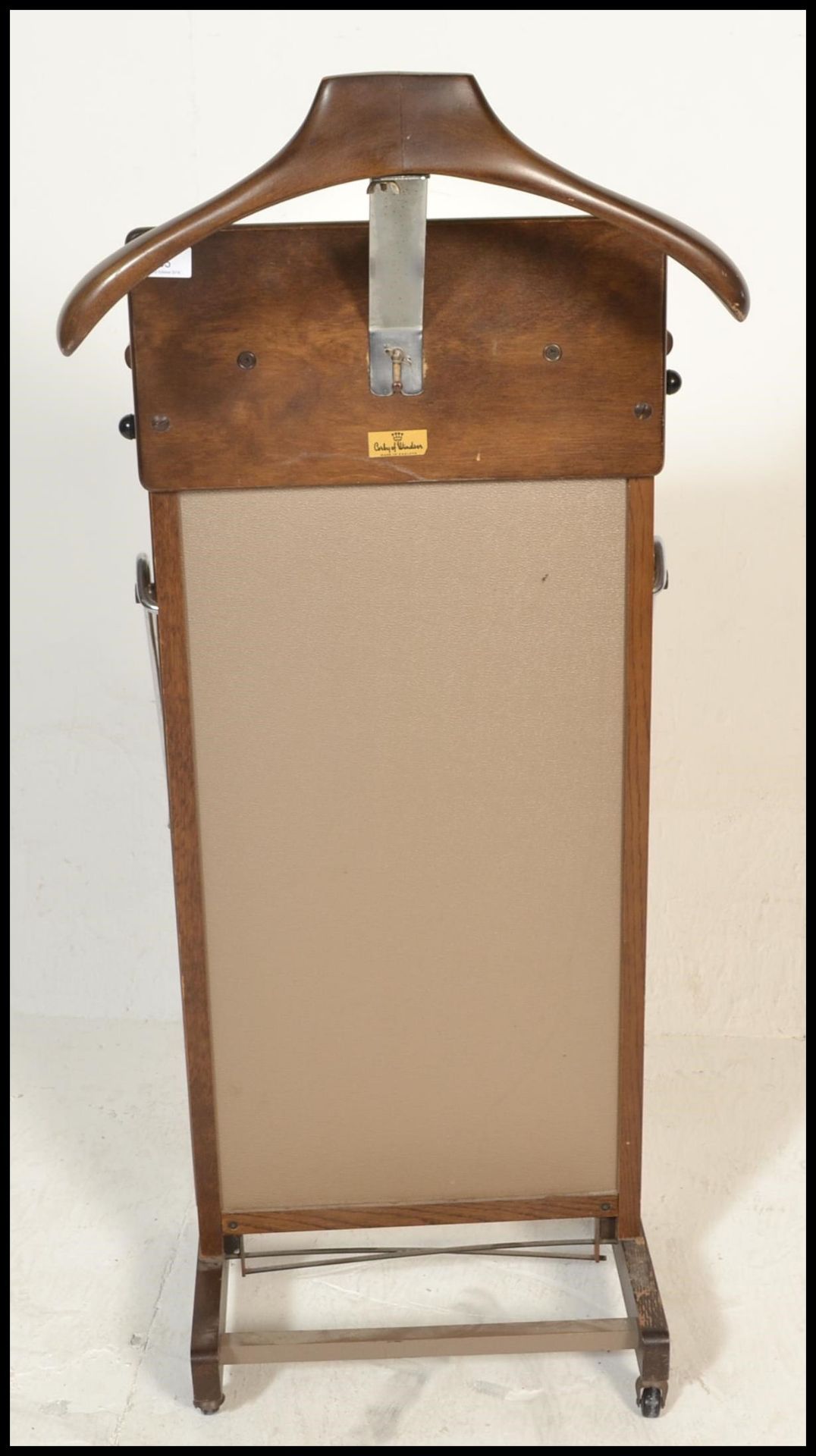 A vintage mid 20th Century Corby of Windsor trouser press valet stand constructed from wooden panels - Image 5 of 6
