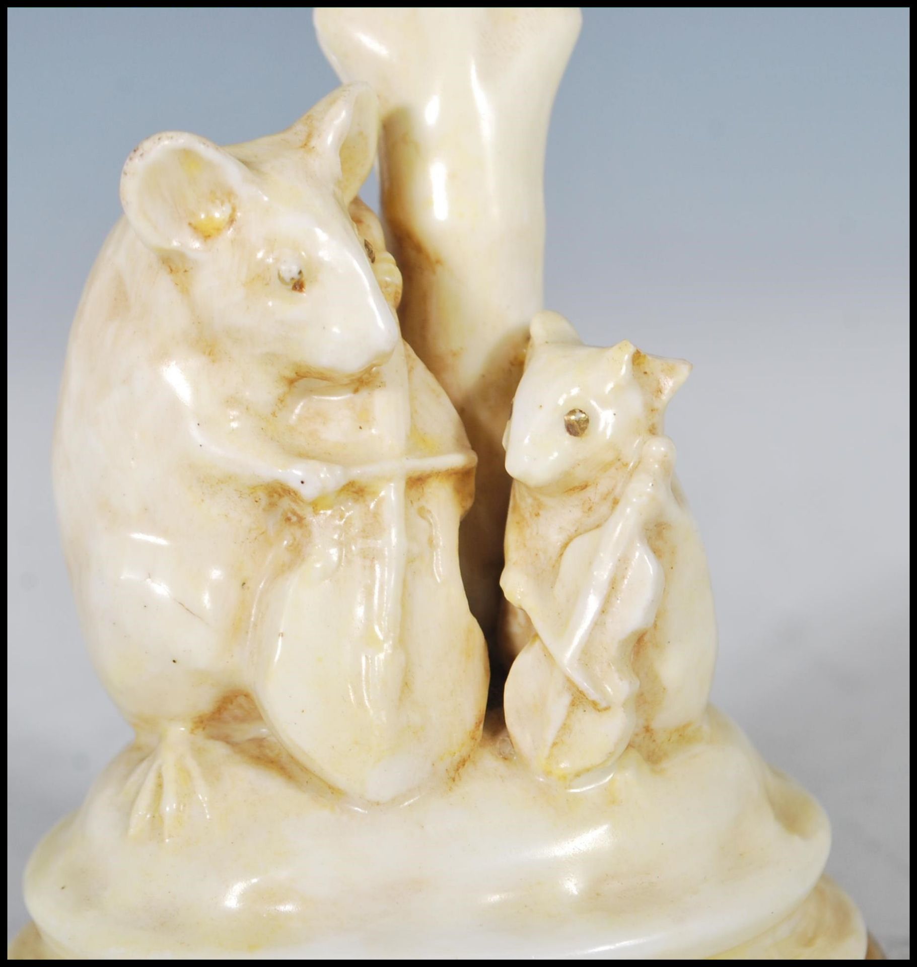 A 19th Century Victorian George Tinworth for Doulton Burslem / Lambeth ceramic menu holder depicting - Bild 6 aus 9