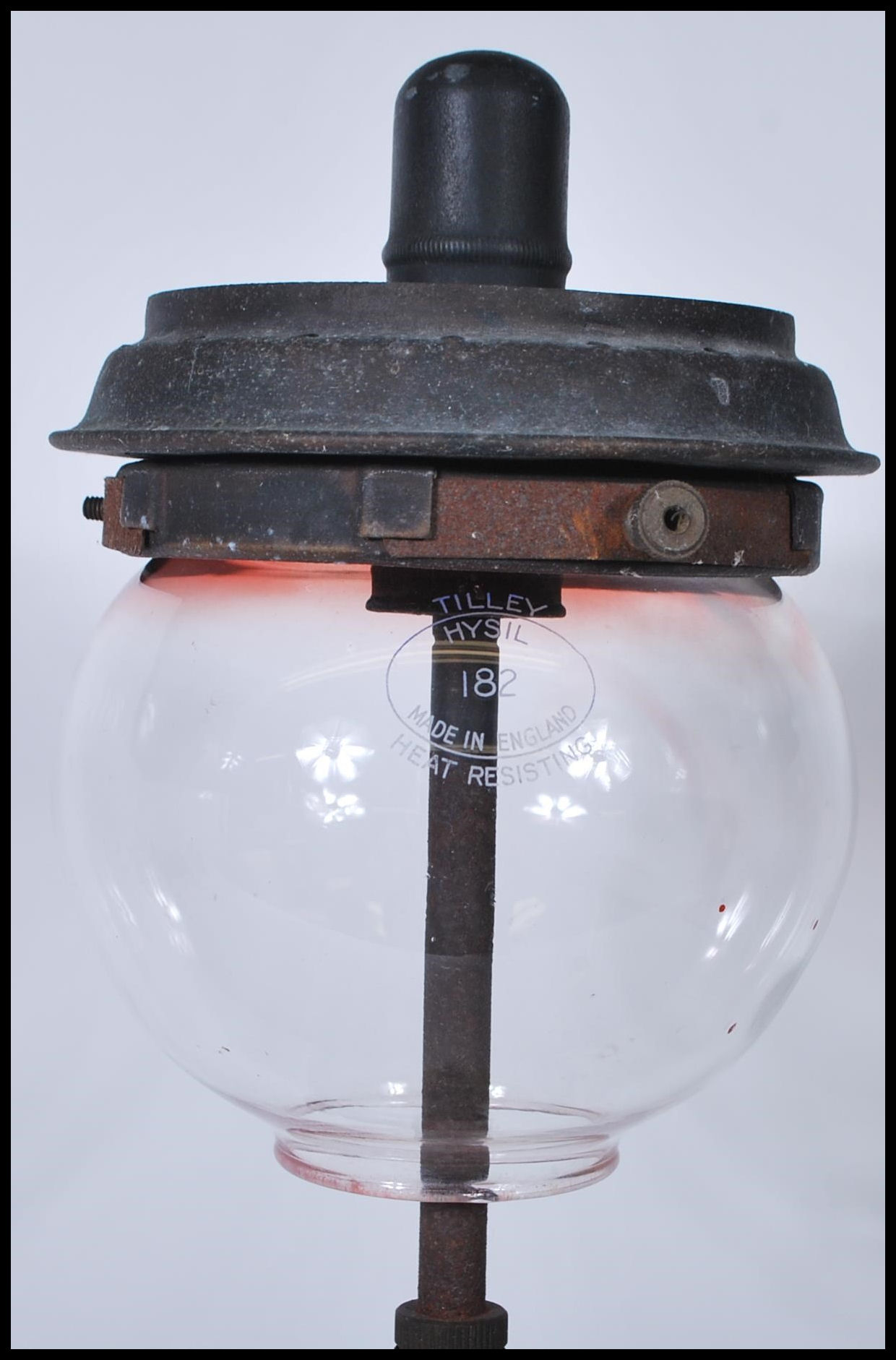 A vintage early 20th century industrial Tilly paraffin table top lamp having a domed base with - Image 4 of 5