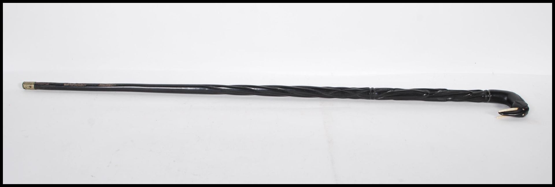 A vintage 20th Century ebony walking stick cane. T - Bild 4 aus 6