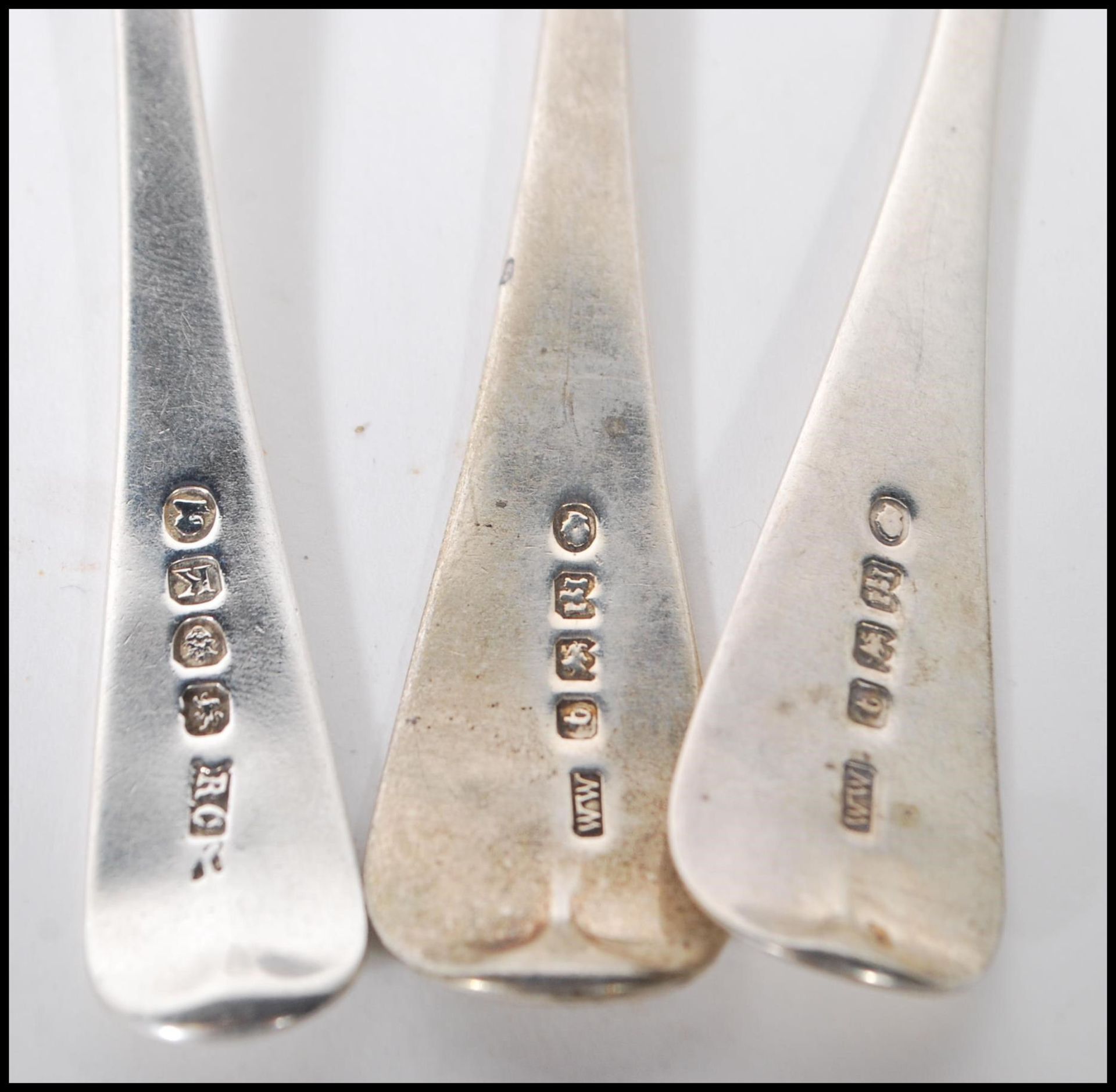 A collection of silver teaspoons all being hallmarked to include a set of Sheffield hallmarked - Bild 6 aus 10