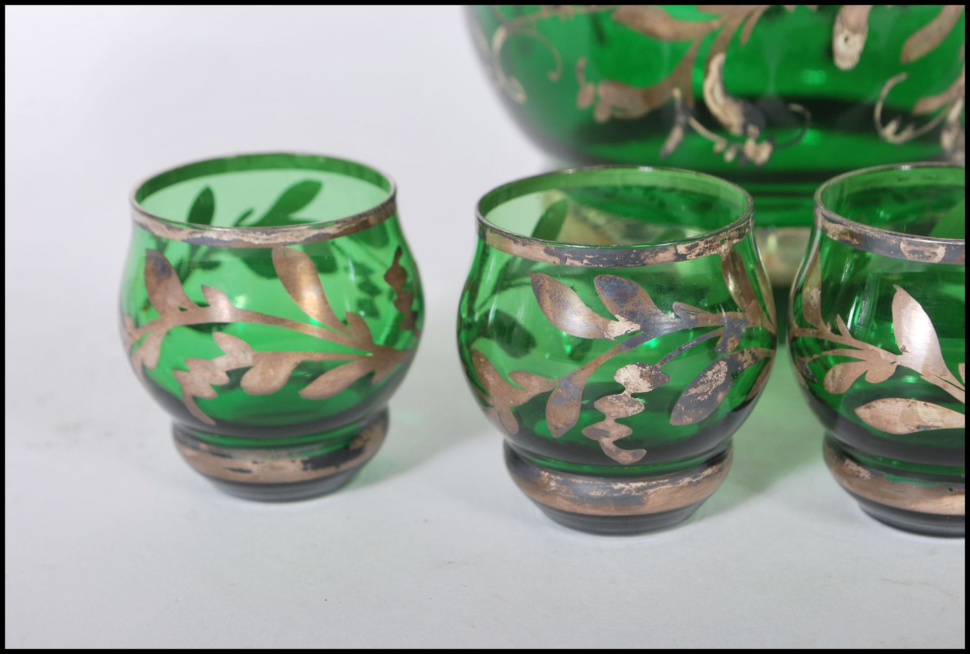 A believed 19th century Loetz manner silver overlay green glass Bohemian decanter and shot glass set - Bild 2 aus 7