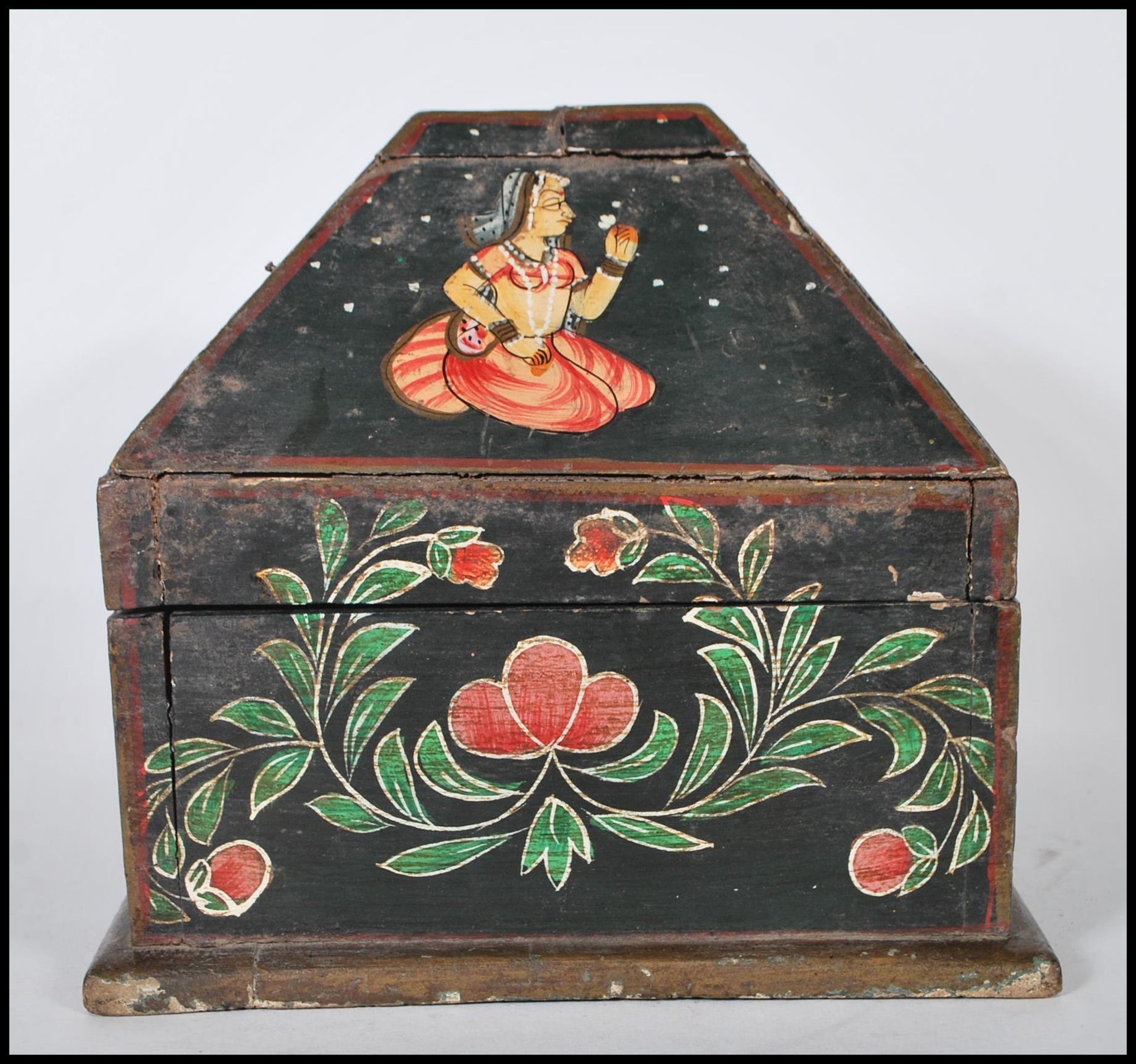 An unusual Western Indian hand painted small rice box casket belonging to the vendors family who - Bild 5 aus 9