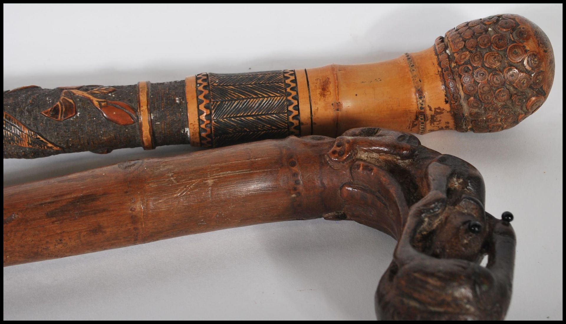 A 20th Century carved bamboo Japanese style walking stick cane decorated with carved blossoms and - Bild 6 aus 7