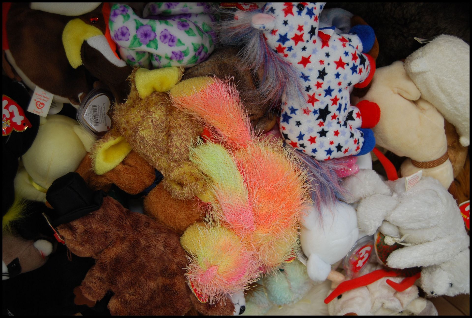 A LARGE private collection of approx x500 TY Beanie Babies / Beanie teddy bears. Includes animals - Bild 2 aus 8