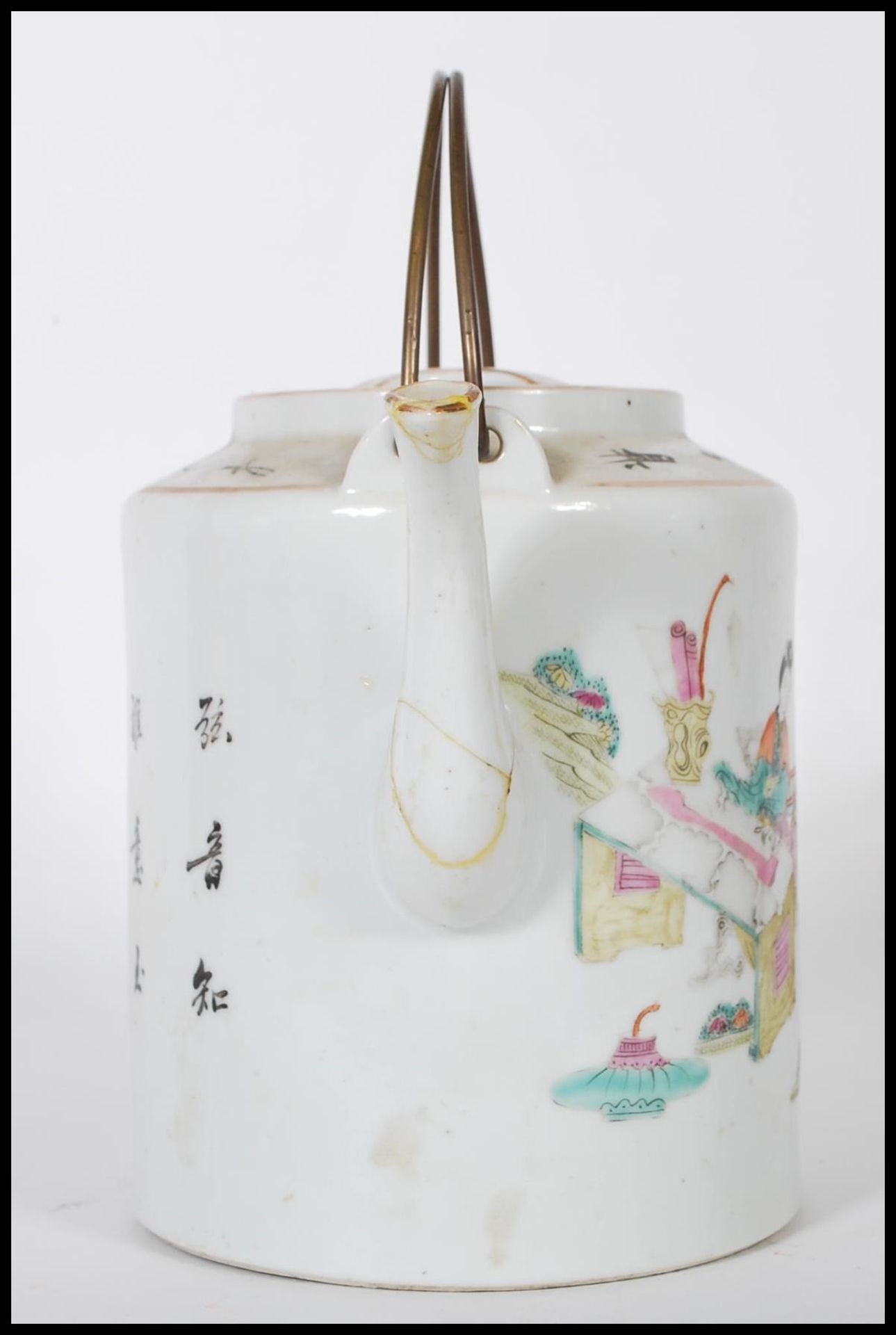 A 19th Century Chinese ceramic teapot of cylindrical form being hand painted with a domestic scene - Bild 2 aus 8