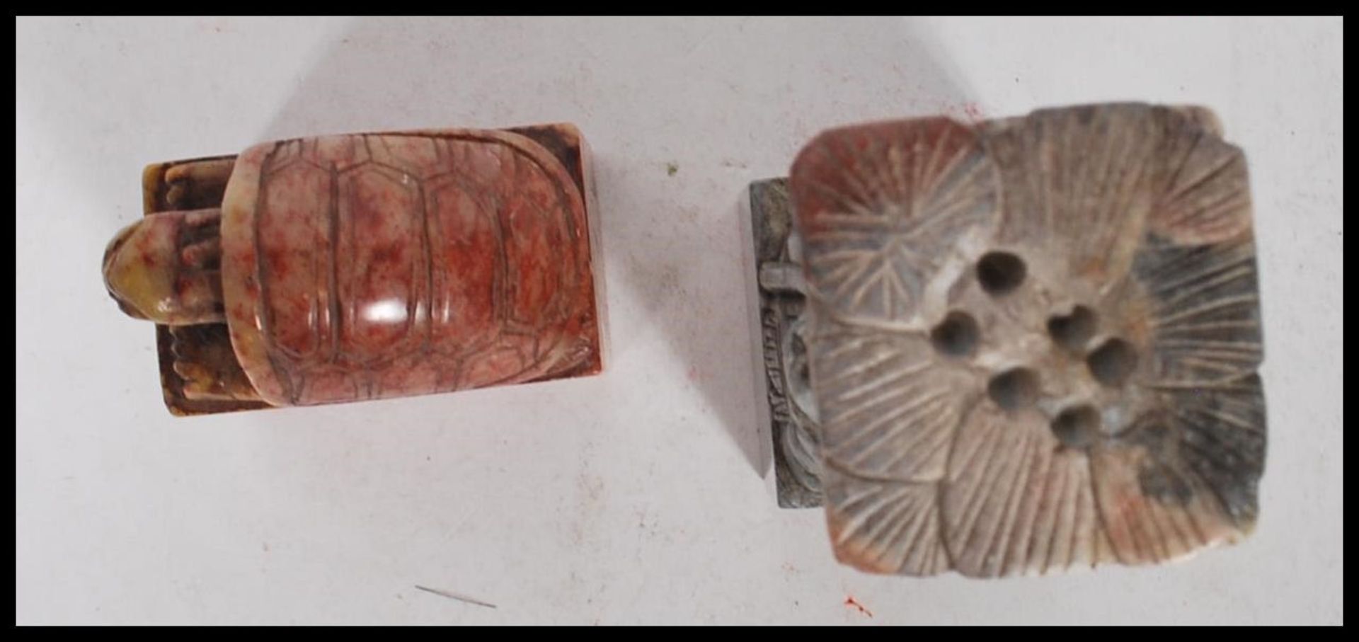 Two 20th Century Chinese carved soapstone cylinder desk seals of rectangular form, one carved into - Bild 14 aus 16