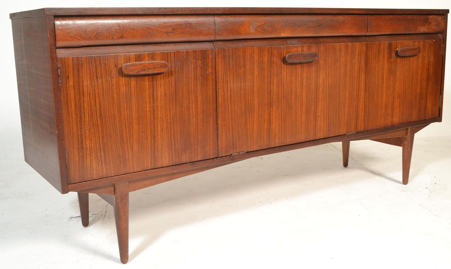 ELLIOTS OF NEWBURY 1970'S TEAK SIDEBOARD CREDENZA