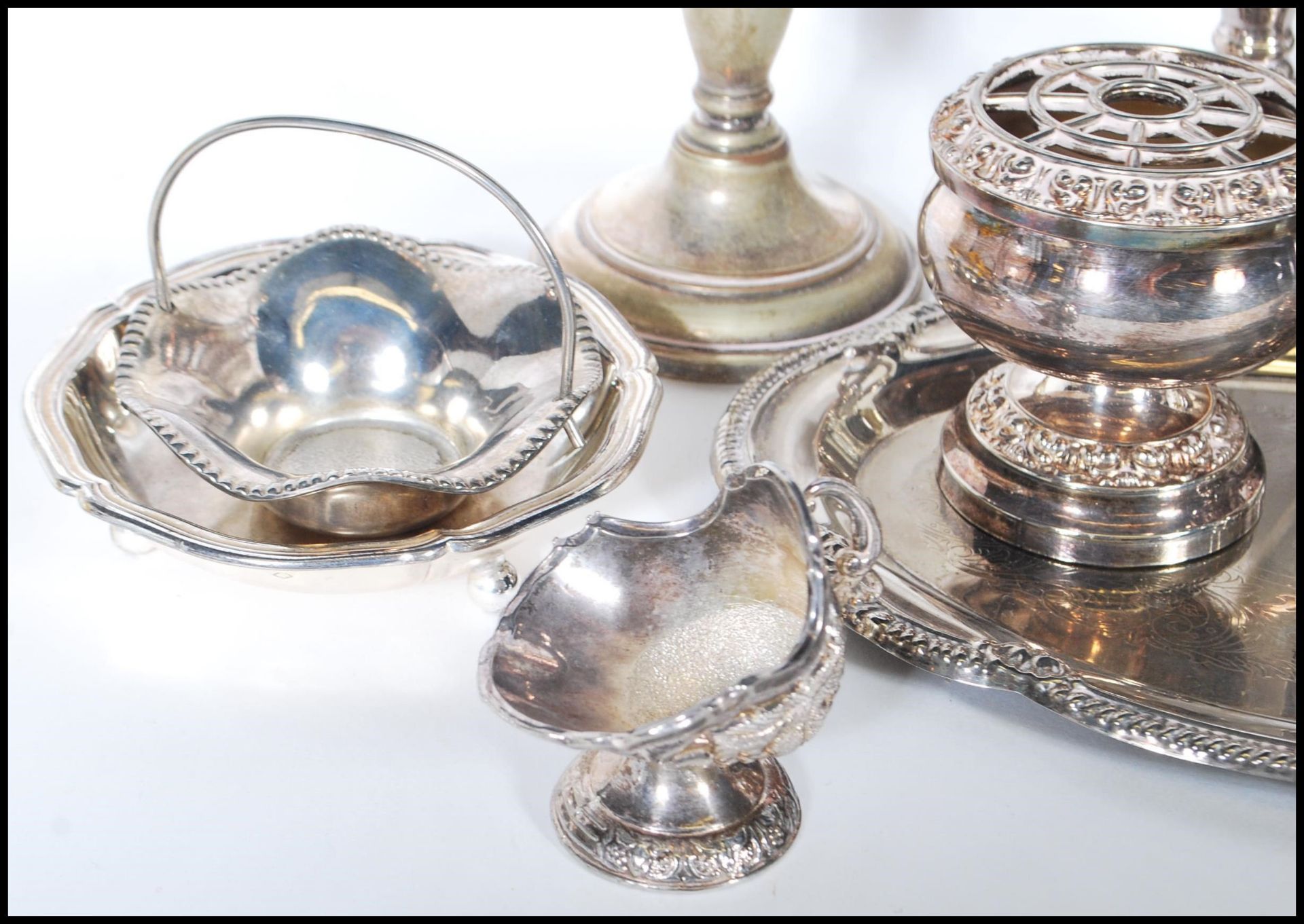 A large collection of silver plate to include salvers, candelabra, teapot, coffee pot. peanut - Bild 2 aus 8