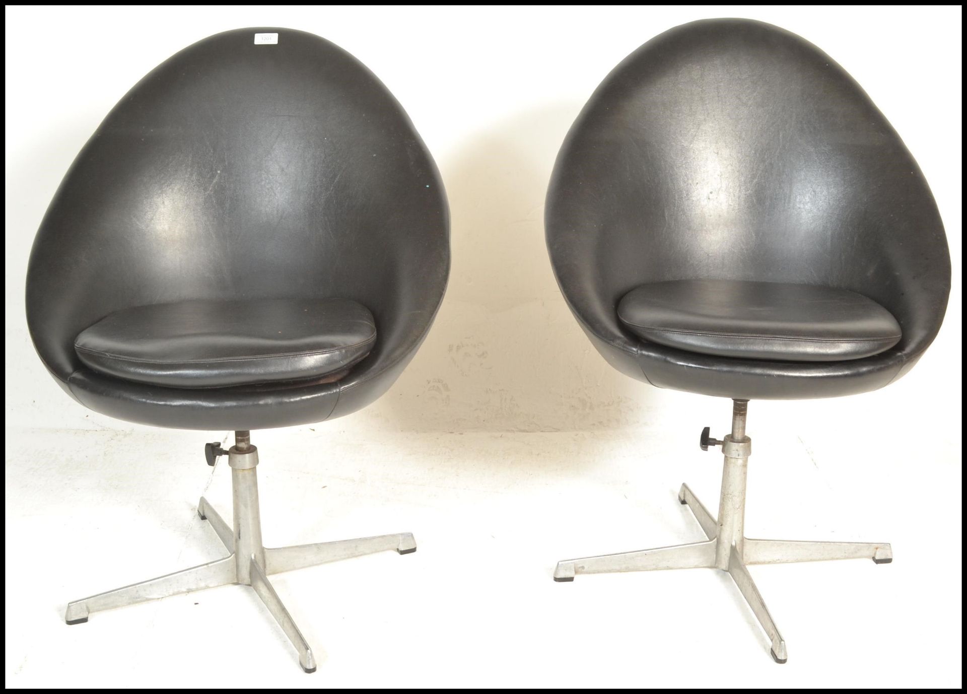 A pair of contemporary retro style swivel tub chairs, upholstered in a black leatherette material - Image 2 of 4