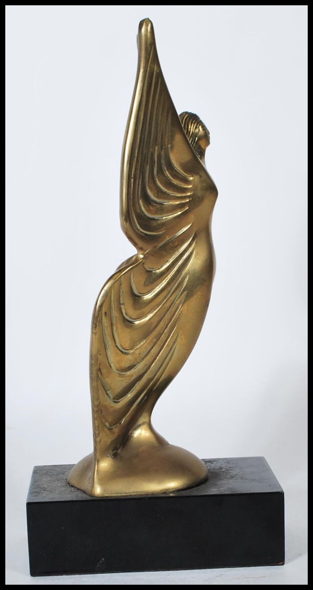 A 20th Century Art Deco style brass figure in the form of a lady wearing a butterfly wings style - Bild 2 aus 5