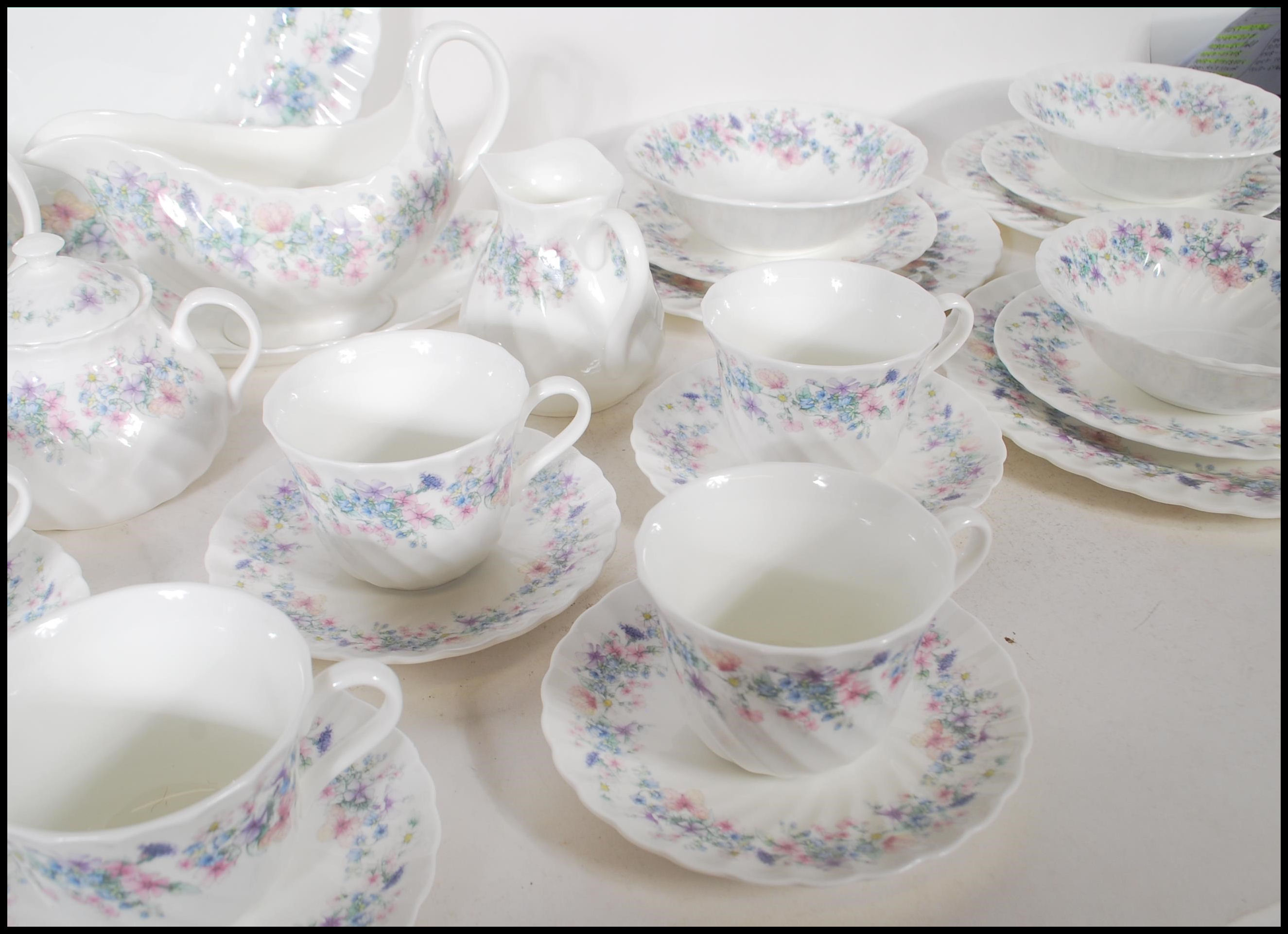 A vintage Wedgwood china tea / dinner service in the Angela pattern to include dinner plates, side - Image 8 of 11