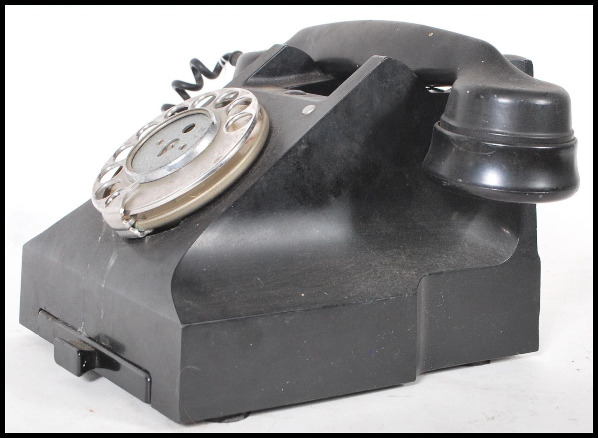 A vintage  20th century G.P.O. Bakelite Telephone, a 330L model marked FWR 60/2 with drawer to - Bild 5 aus 9