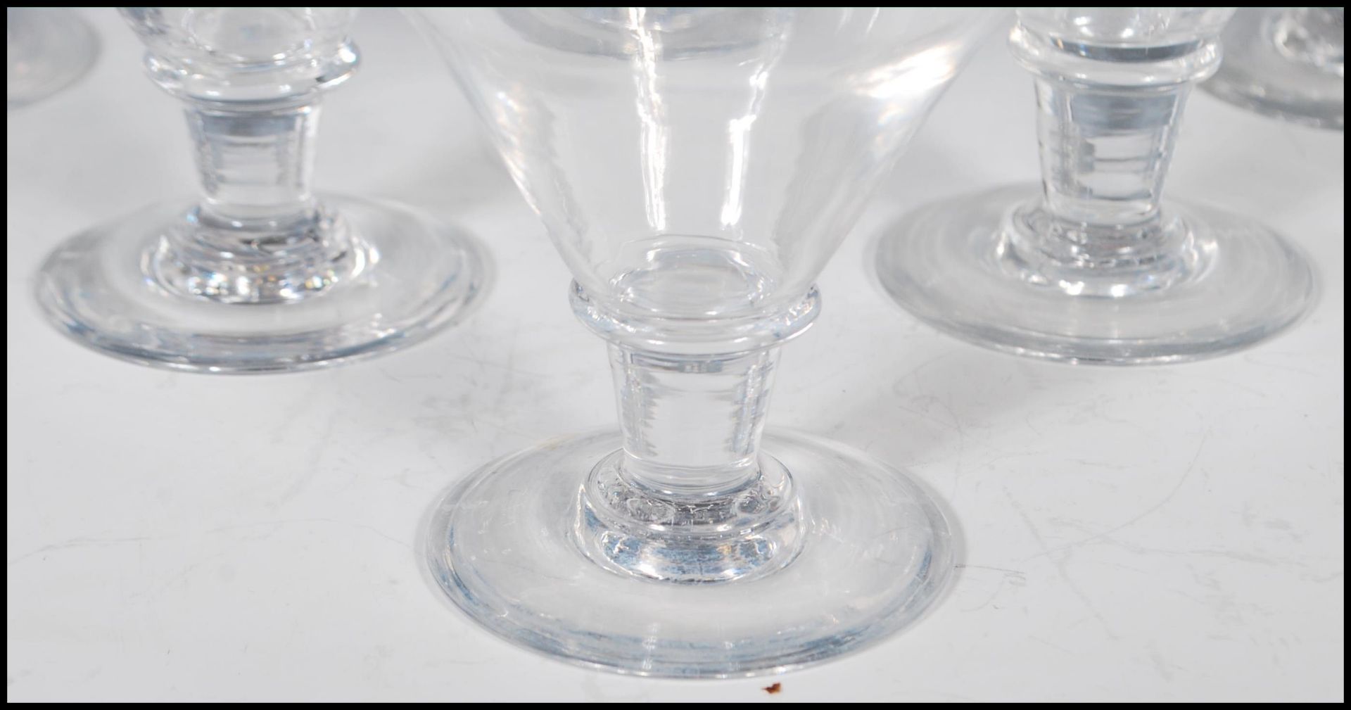 A group of six 19th Century Georgian rummer glasses having tapering bowls with capstan stems - Bild 3 aus 15