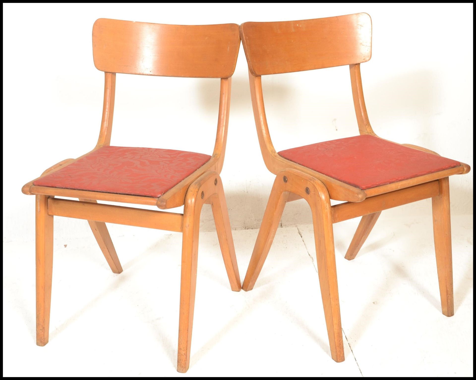 A set of 4 mid century stacking dining chairs in the manner of Ben Chairs. Beechwood bentwood a- - Bild 3 aus 6
